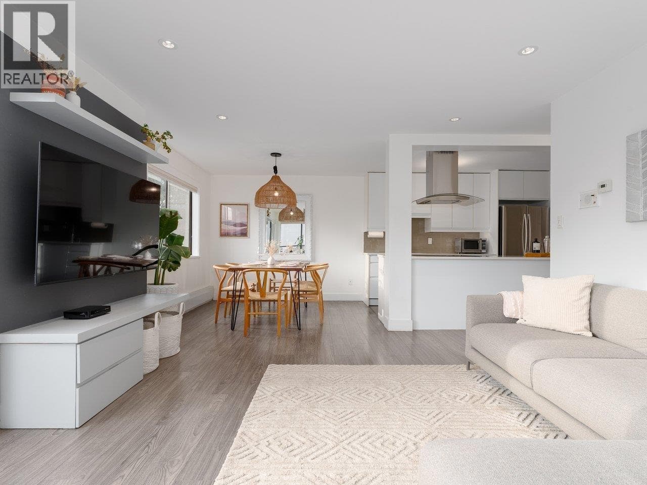 103 127 E 4TH STREET — photo 2