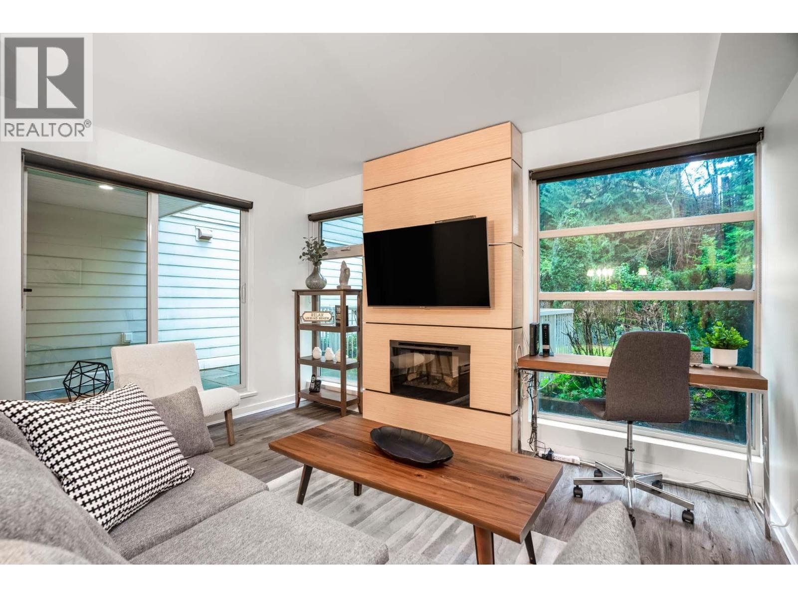 104 2832 CAPILANO ROAD — photo 2