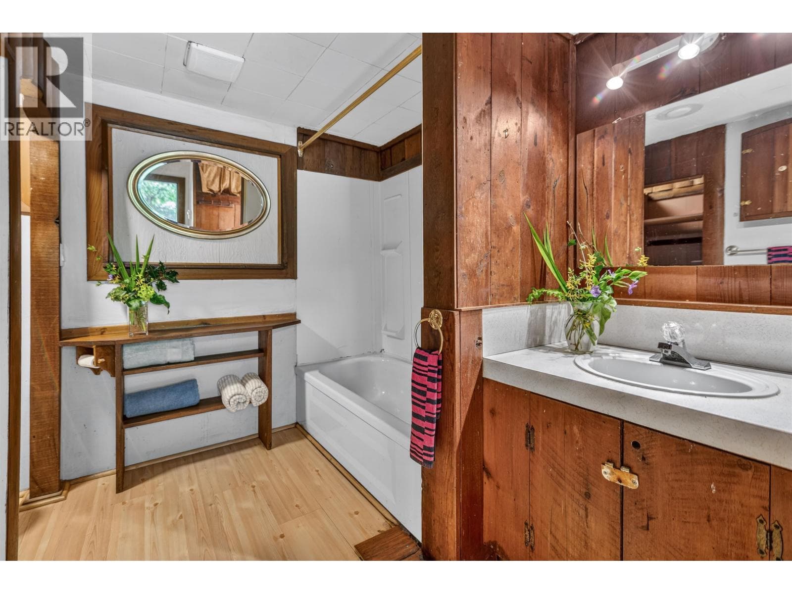 8200 REDROOFFS ROAD — photo 3