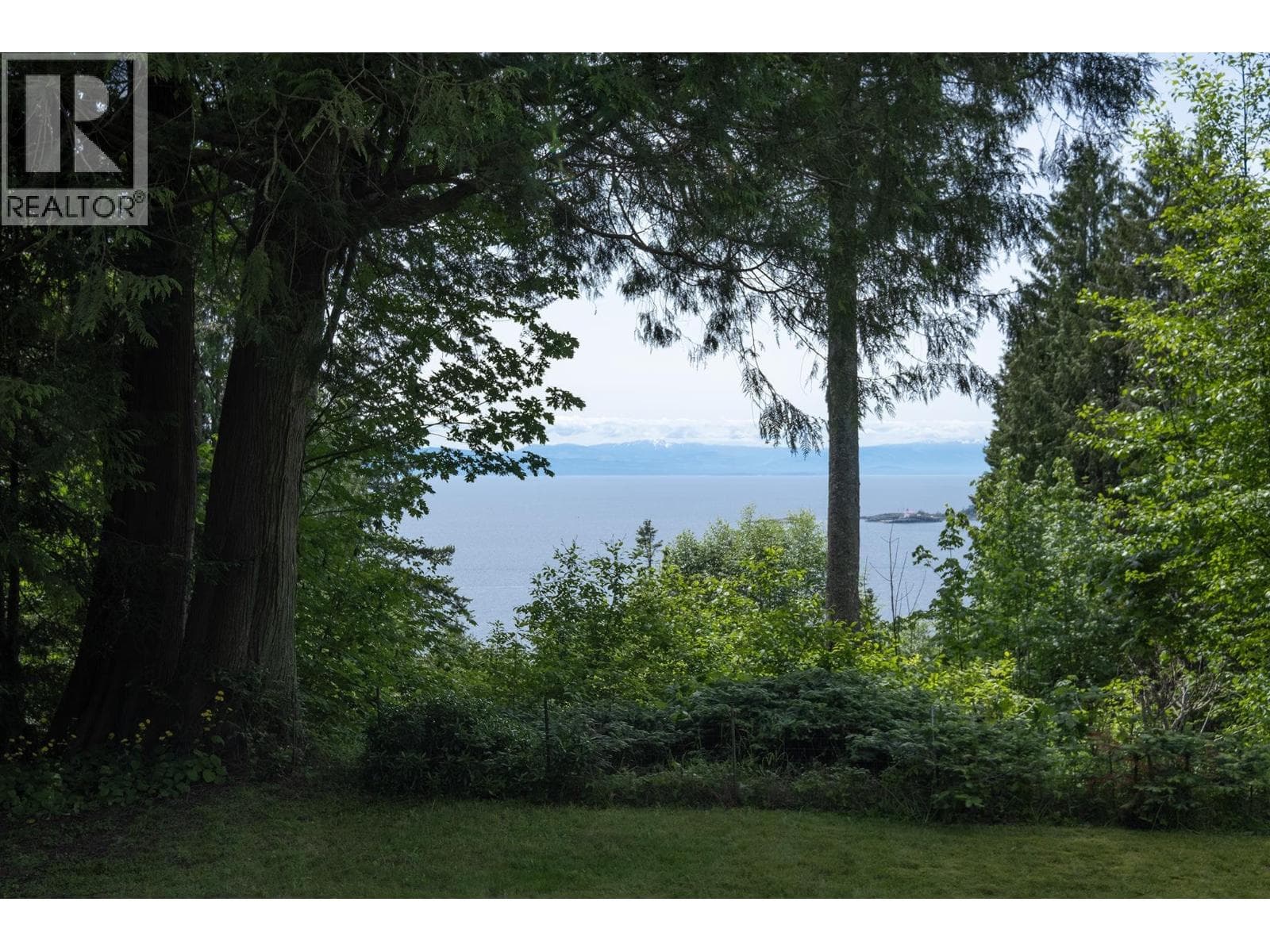 8127 REDROOFFS ROAD — photo 2