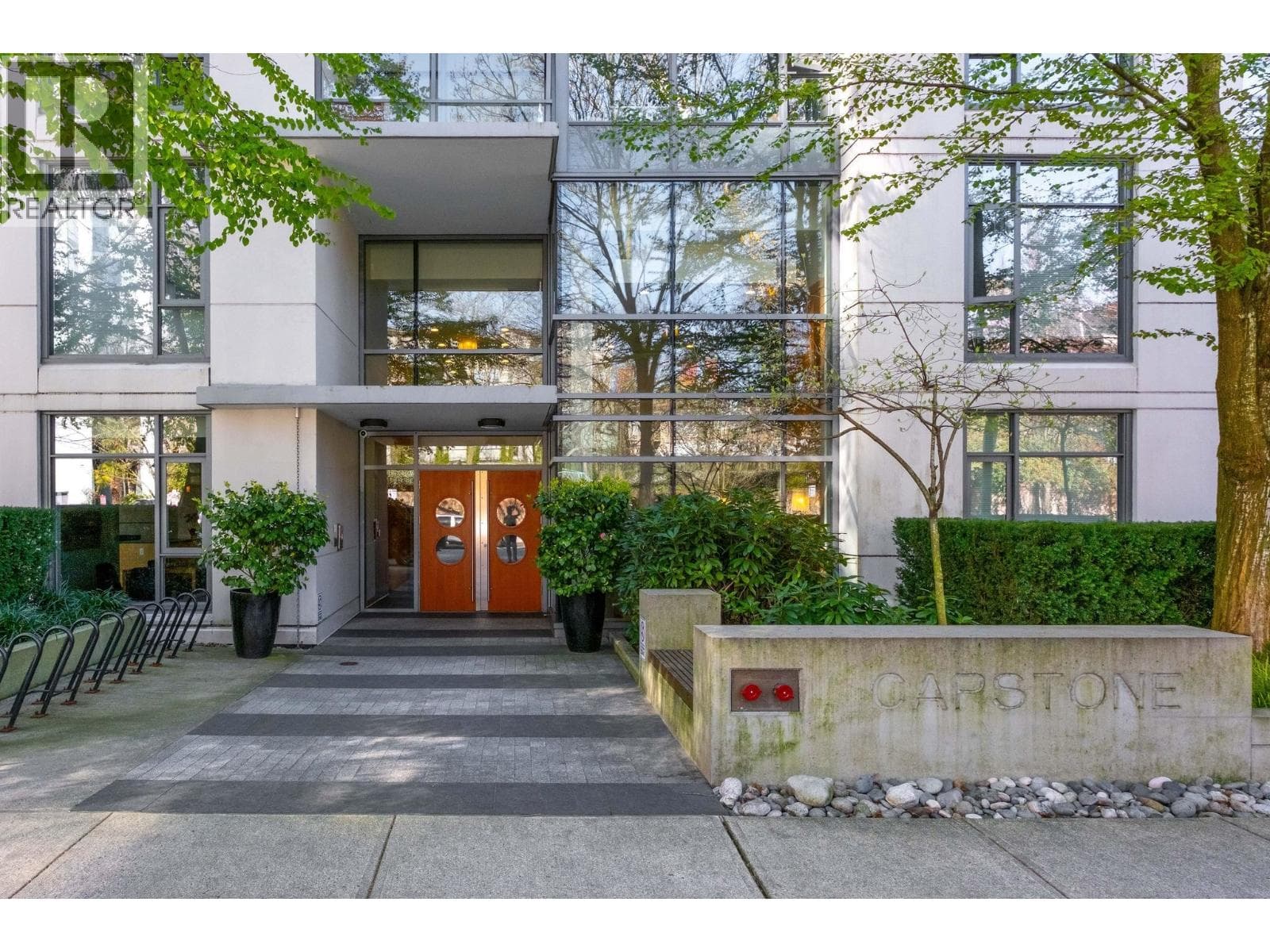 208 135 W 2ND STREET — photo 3