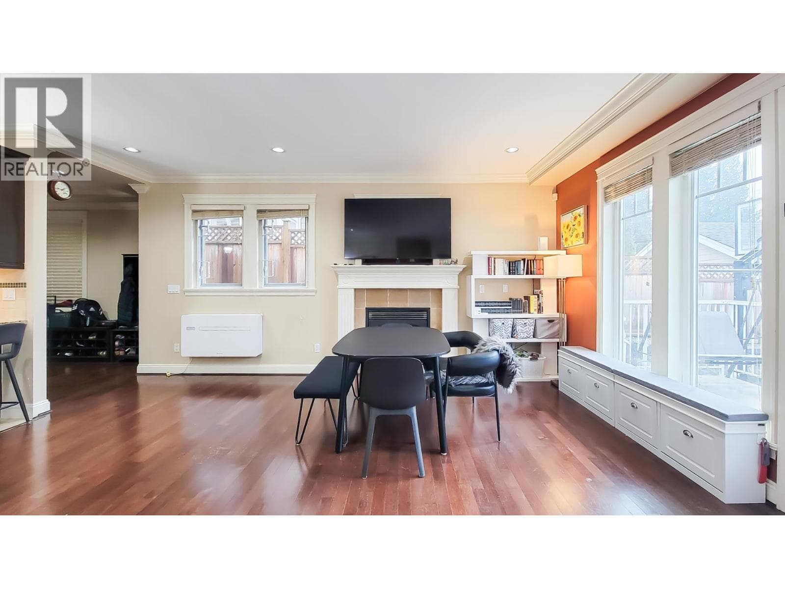 203 E 18TH STREET — photo 2