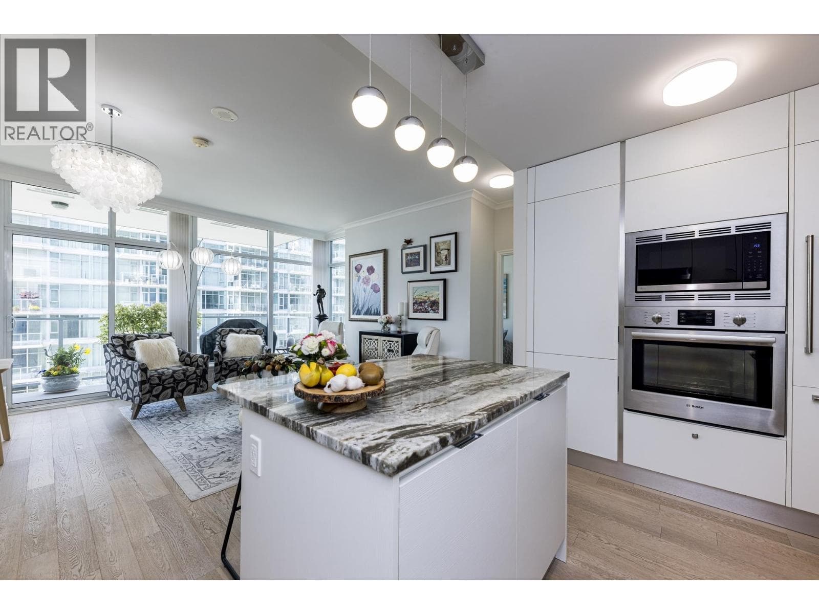 303 185 VICTORY SHIP WAY — photo 2