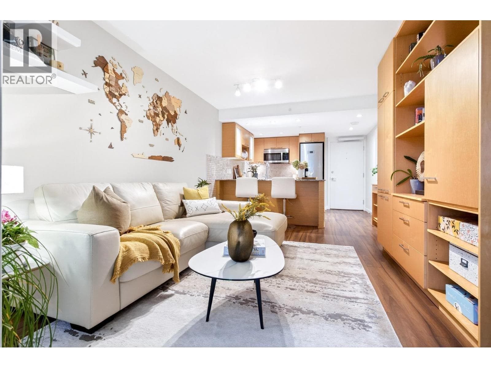 413 135 E 17 STREET — photo 2