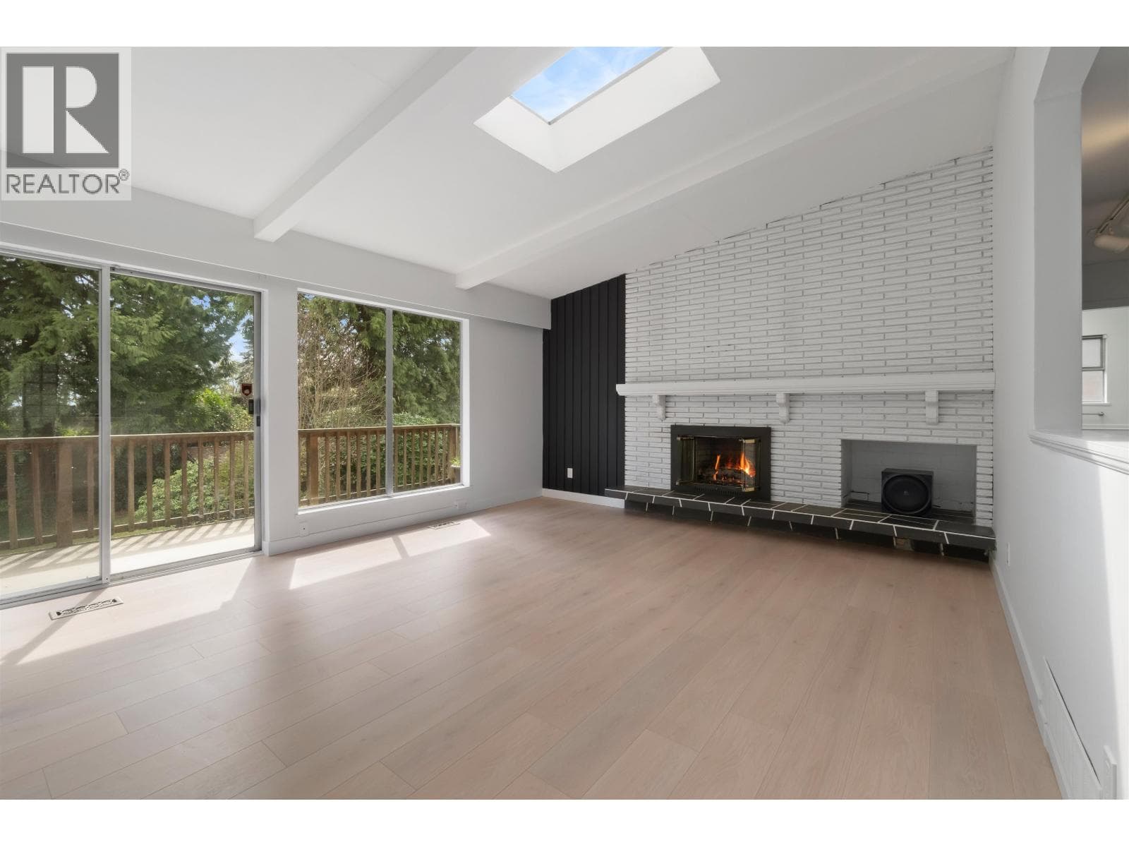 1177 E 15TH STREET — photo 3