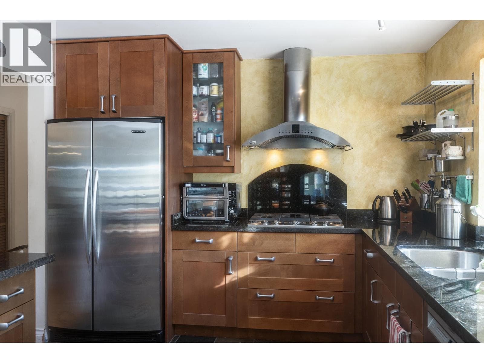 2041 TOMPKINS CRESCENT — photo 2