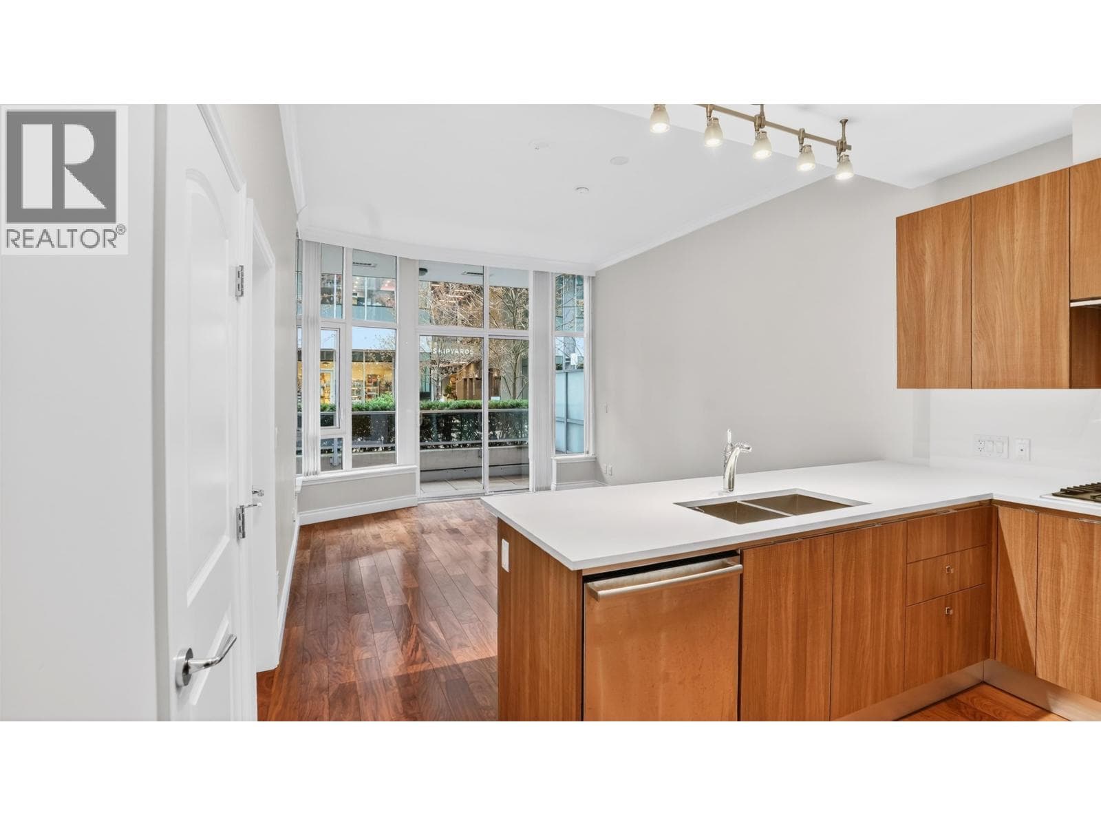 110 175 VICTORY SHIP WAY — photo 2