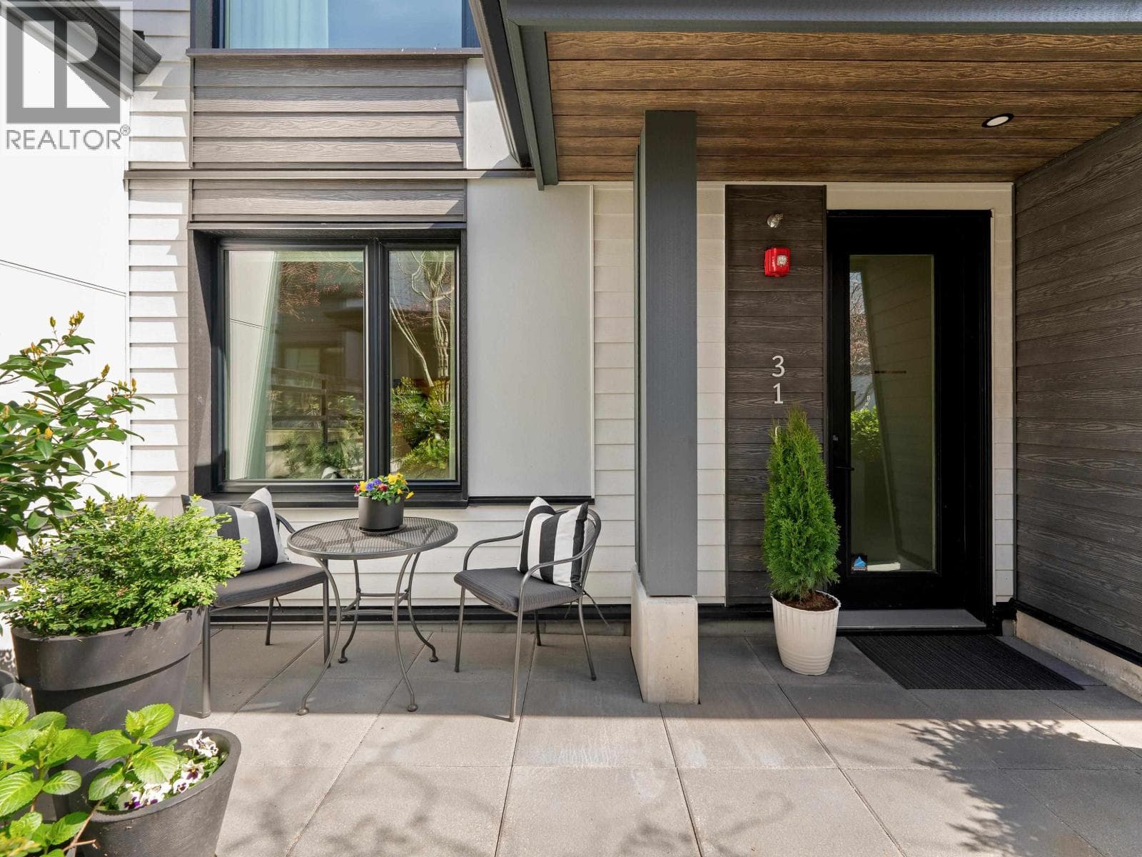 31 528 E 2ND STREET — photo 2