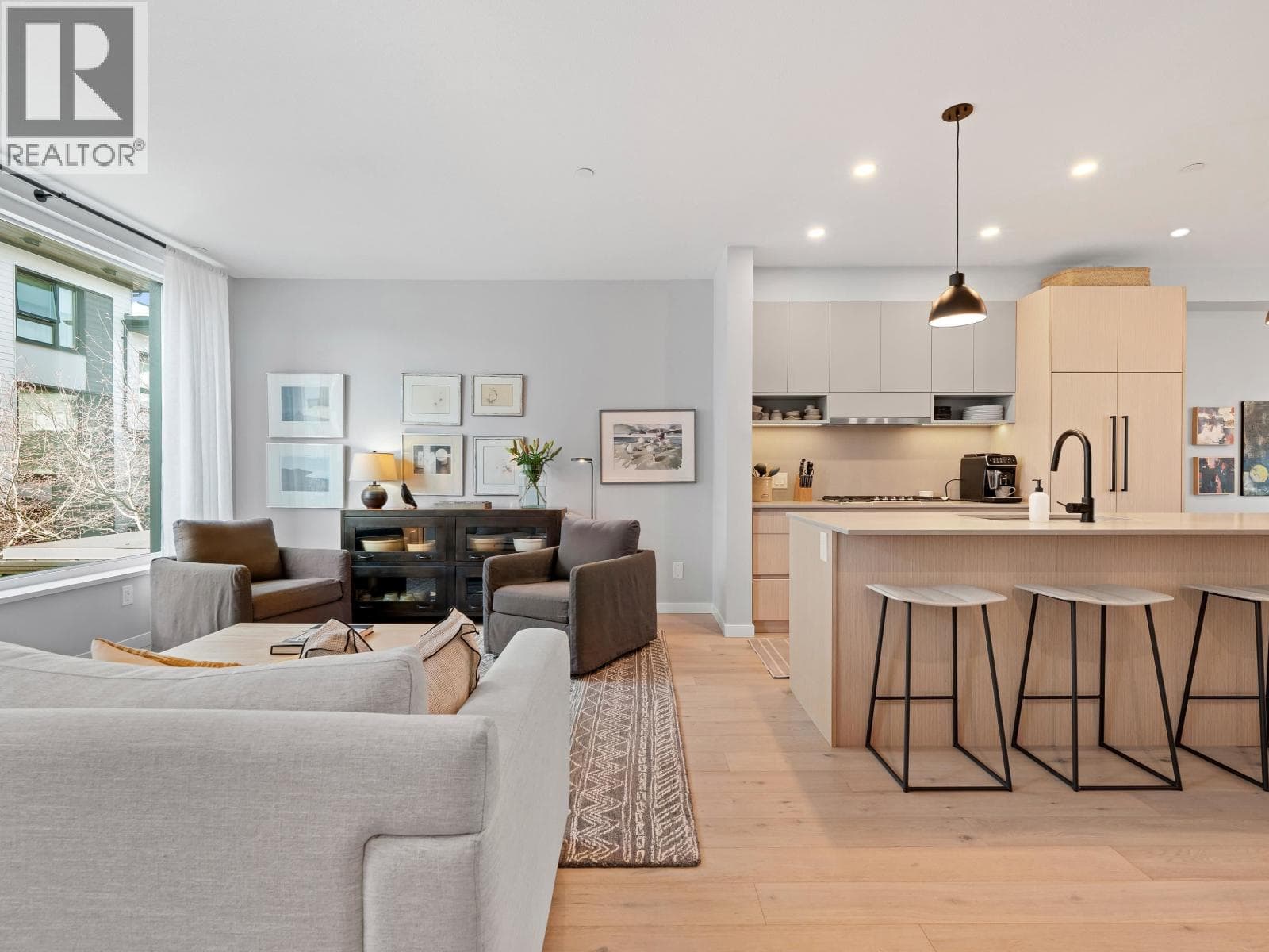 31 528 E 2ND STREET — photo 3