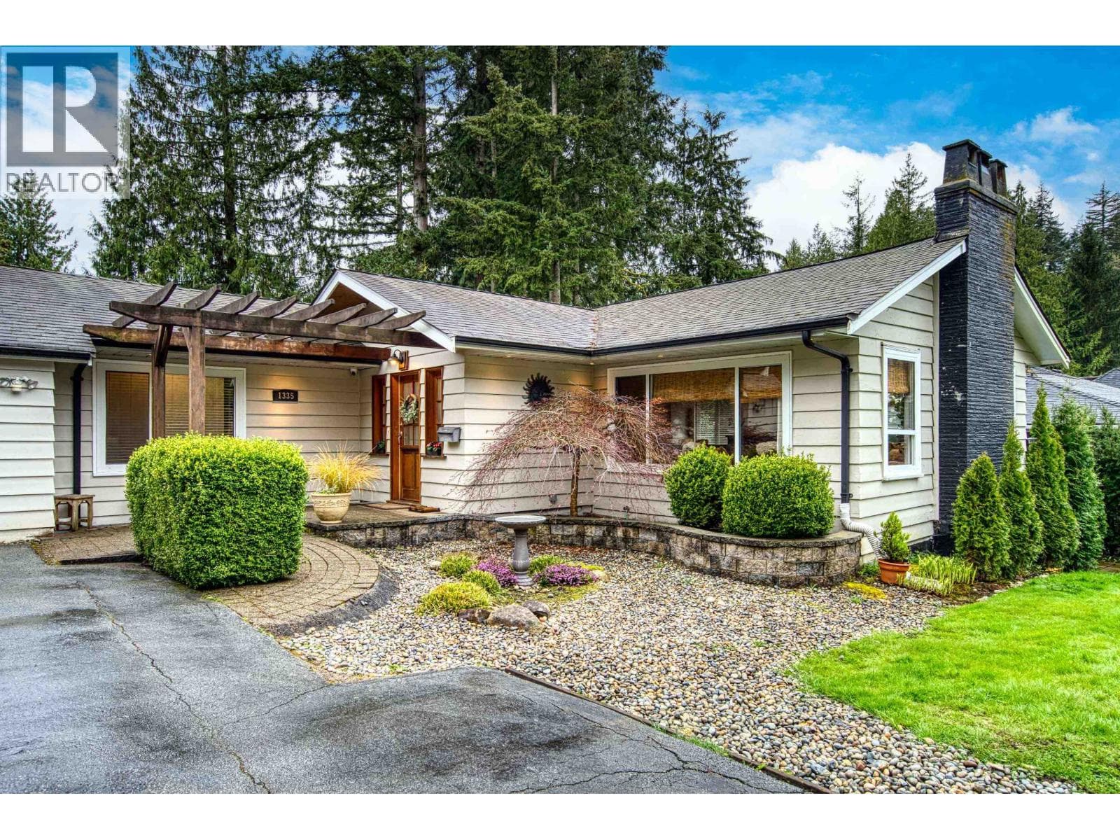 1335 RIDGEWOOD DRIVE — photo 2