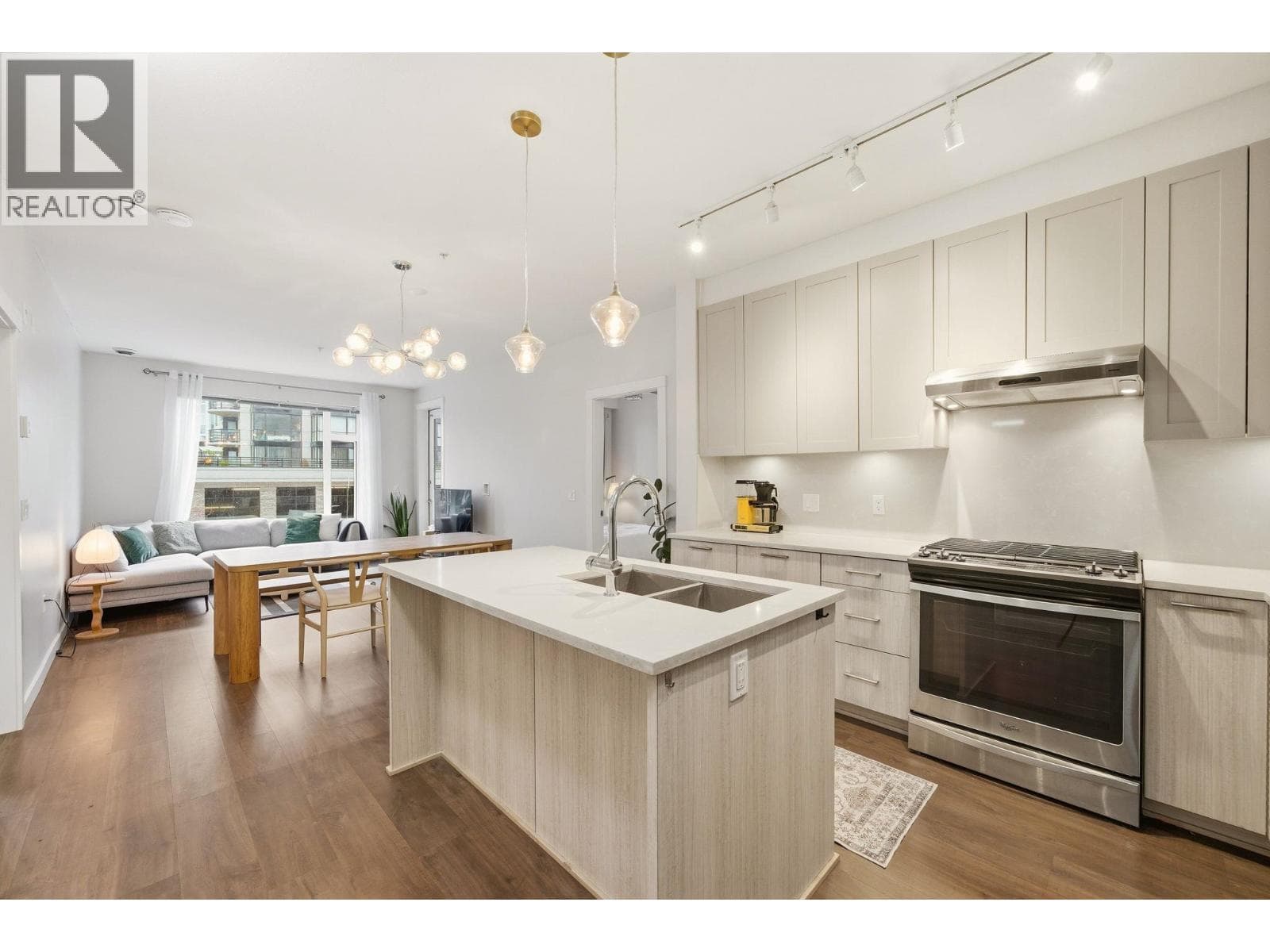 304 123 W 1ST STREET