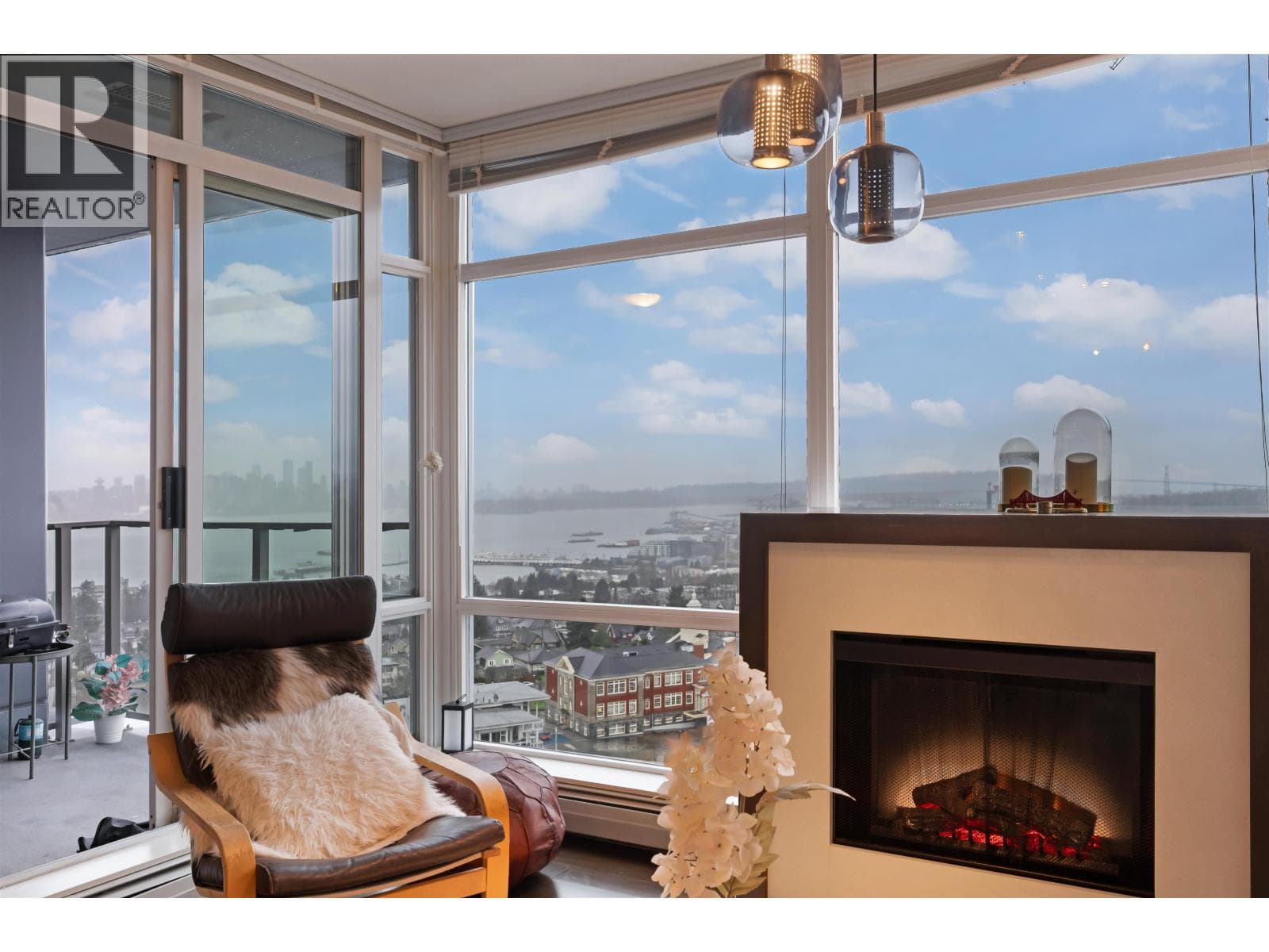 1304 1320 CHESTERFIELD AVENUE — photo 3