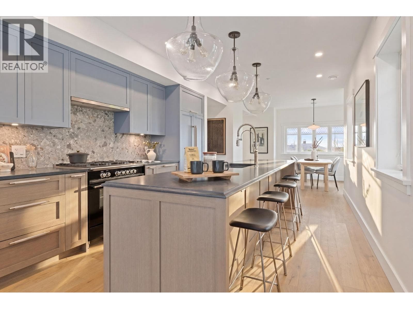 2 326 W 14TH STREET — photo 2