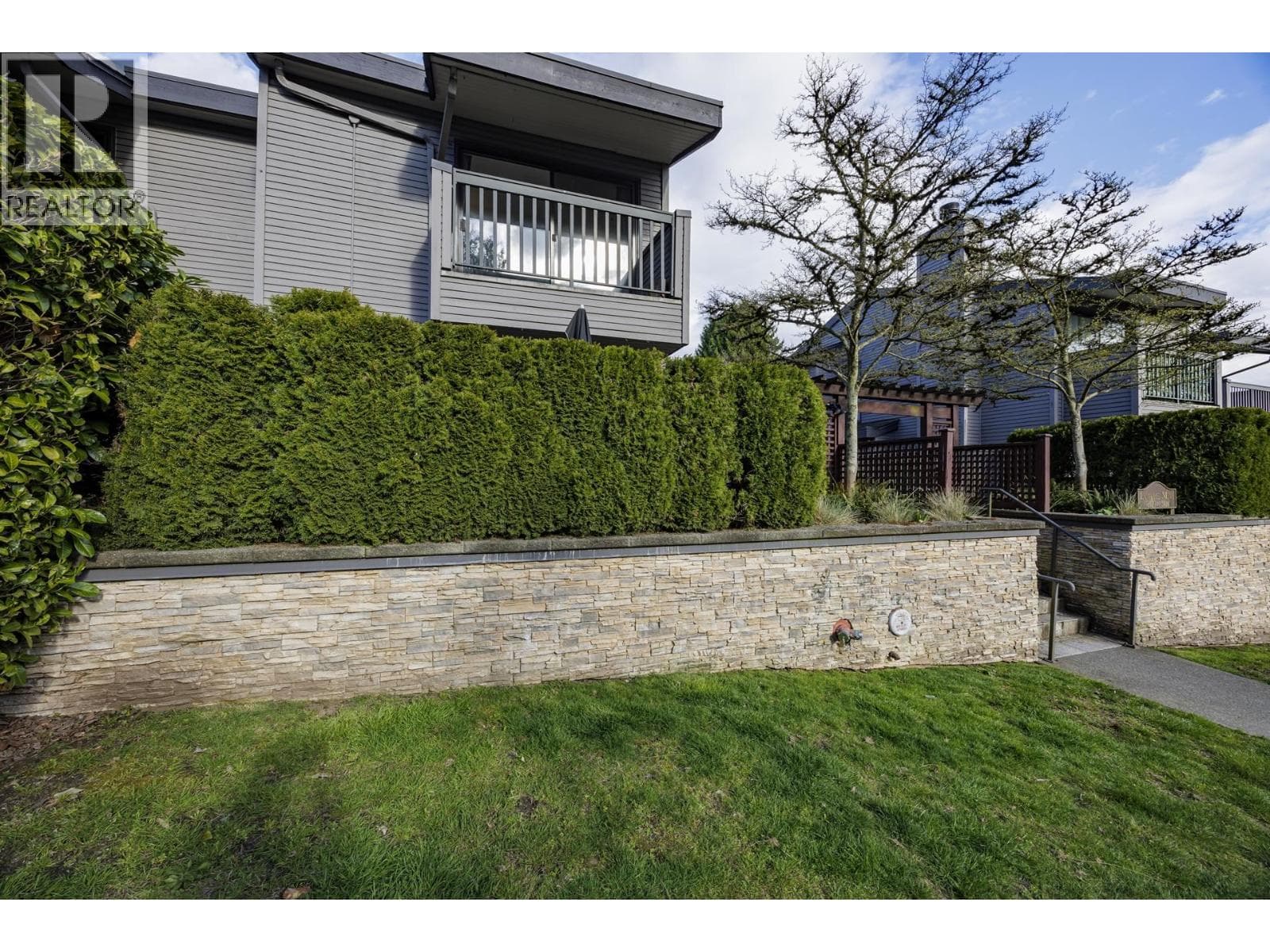 3132 LONSDALE AVENUE