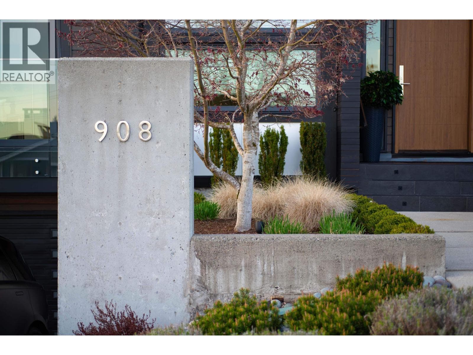 908 BEACONSFIELD ROAD — photo 2