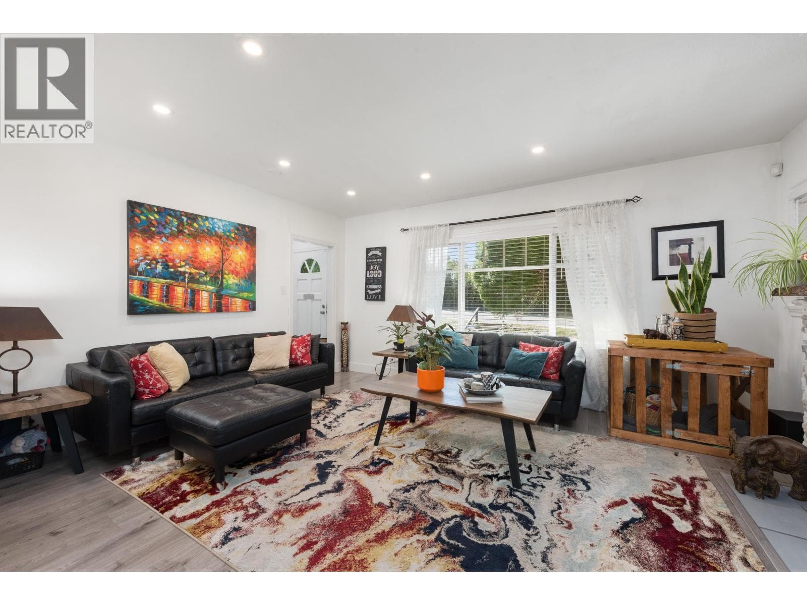 300 E 25TH STREET — photo 3