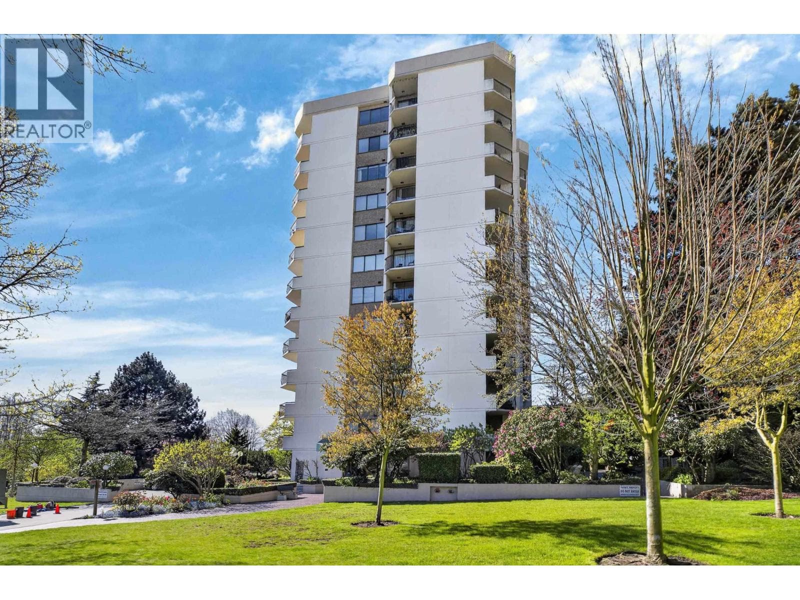 1105 701 W VICTORIA PARK — photo 2