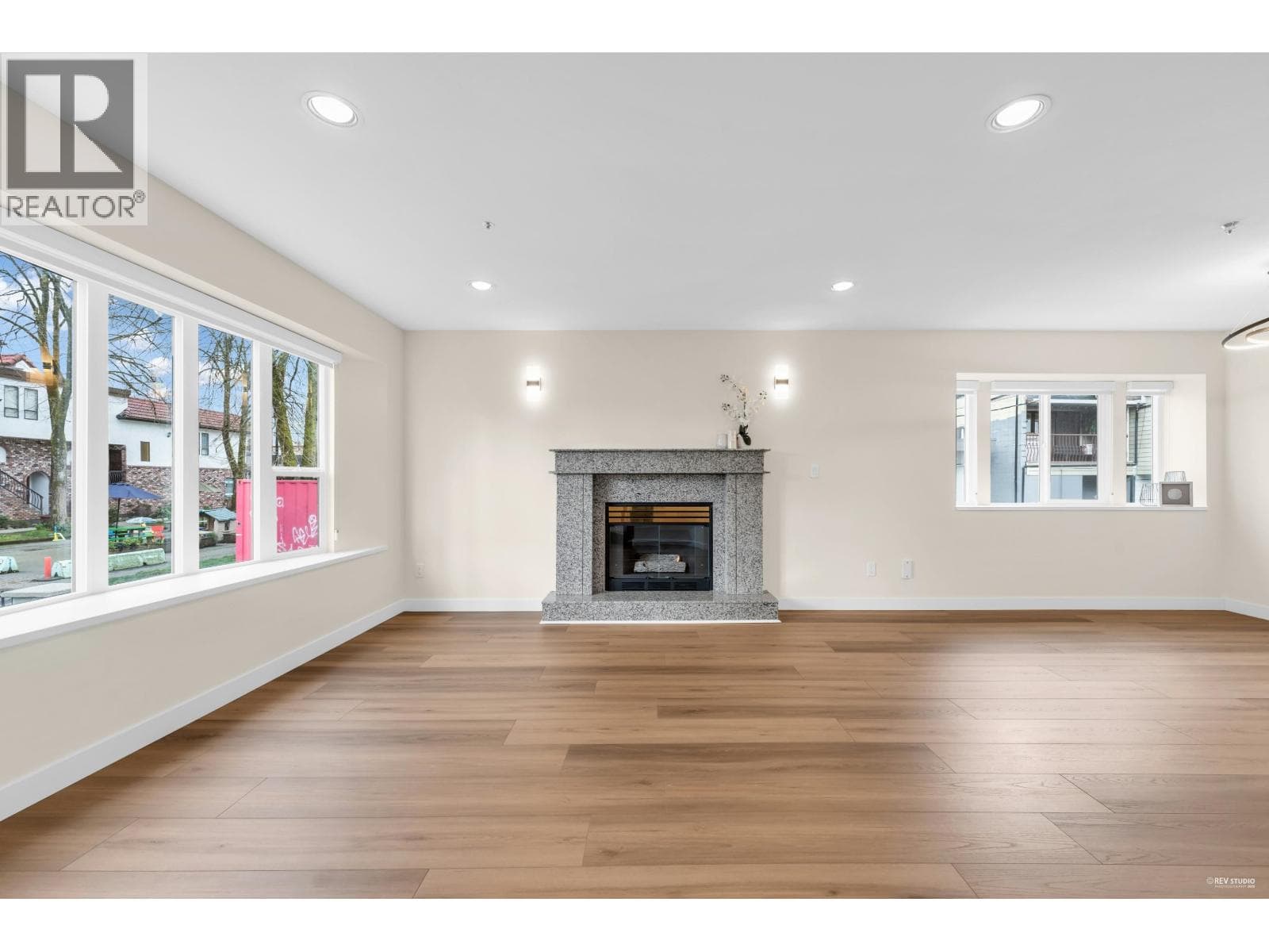 719 E 27TH AVENUE — photo 2