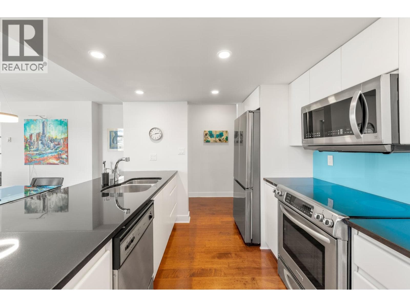 302 168 CHADWICK COURT — photo 3