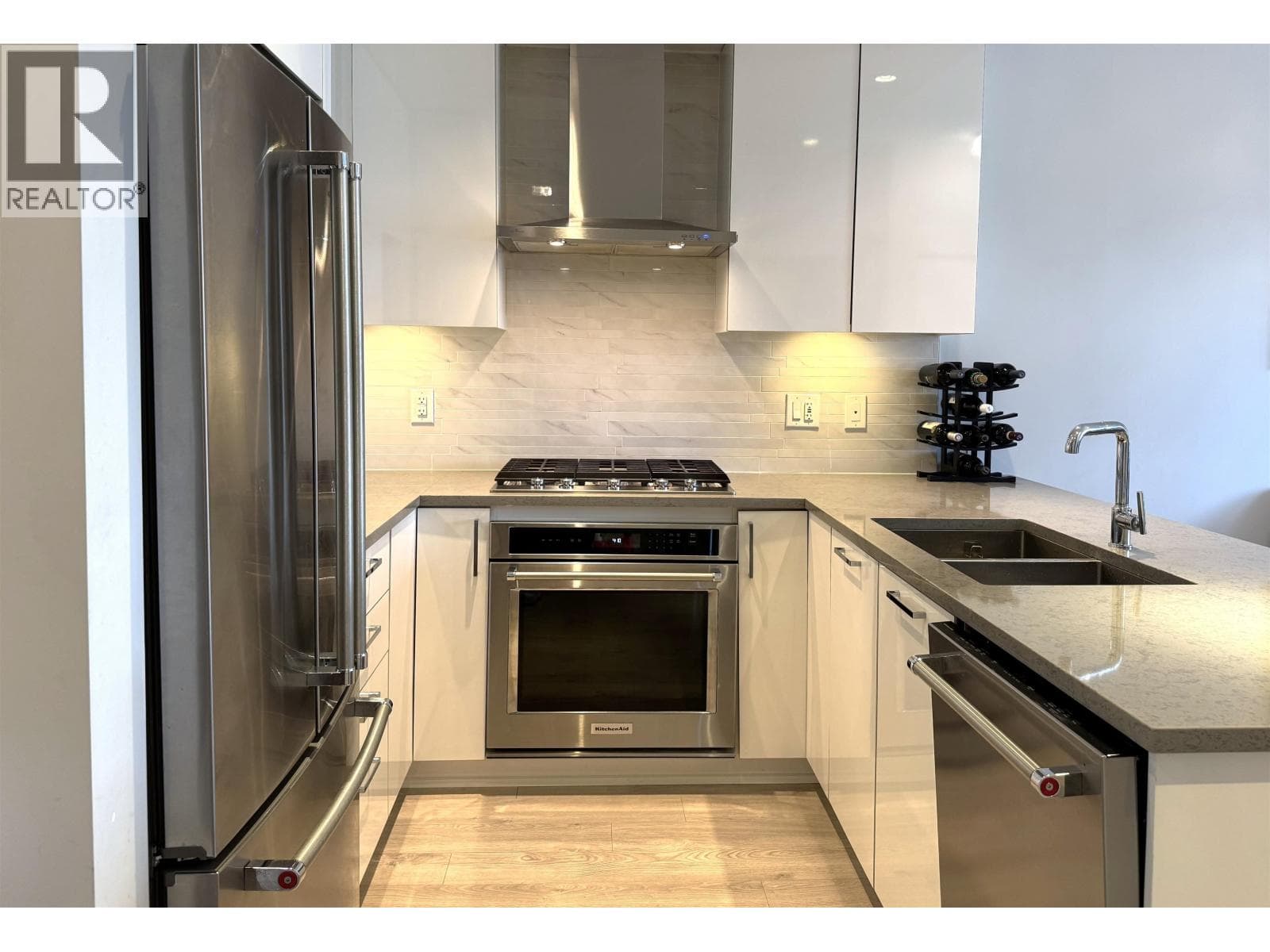 401 1788 GILMORE AVENUE — photo 2