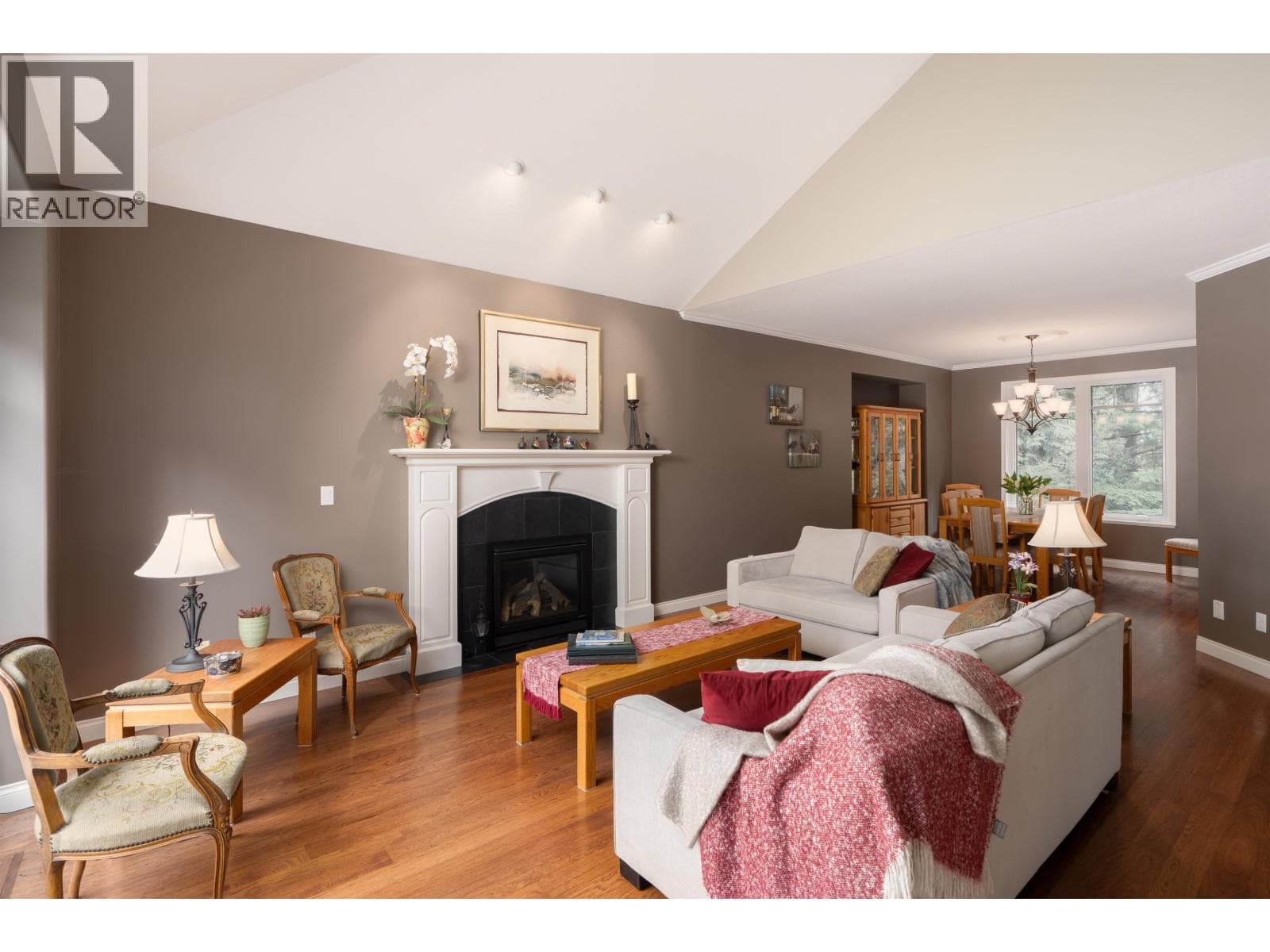 801 REGAL CRESCENT — photo 3