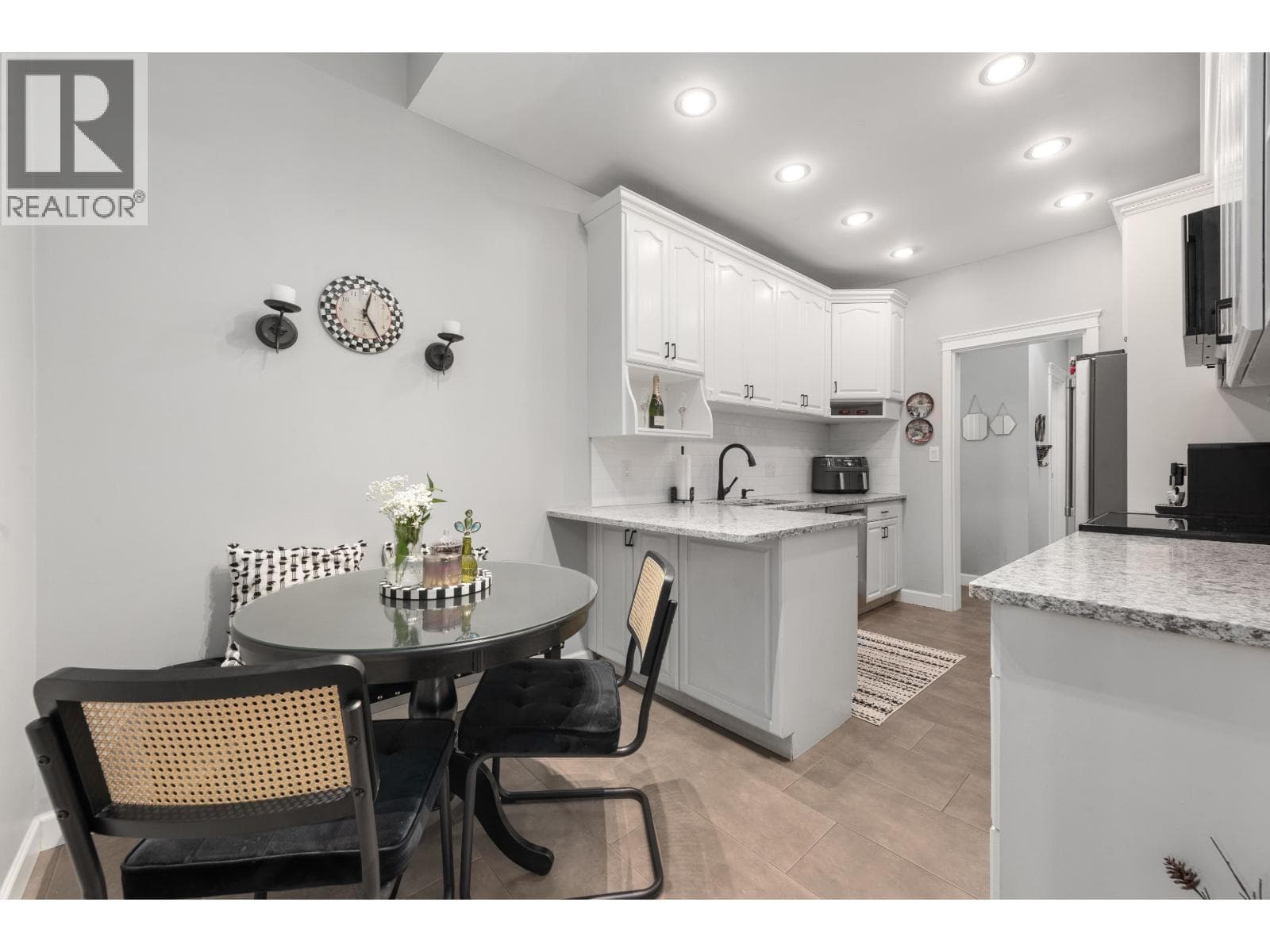 1991 CEDAR VILLAGE CRESCENT — photo 3