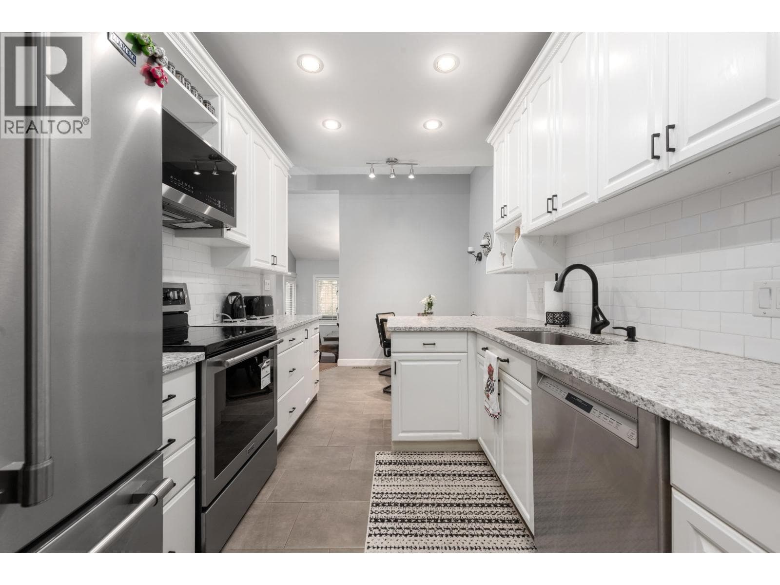 1991 CEDAR VILLAGE CRESCENT — photo 2