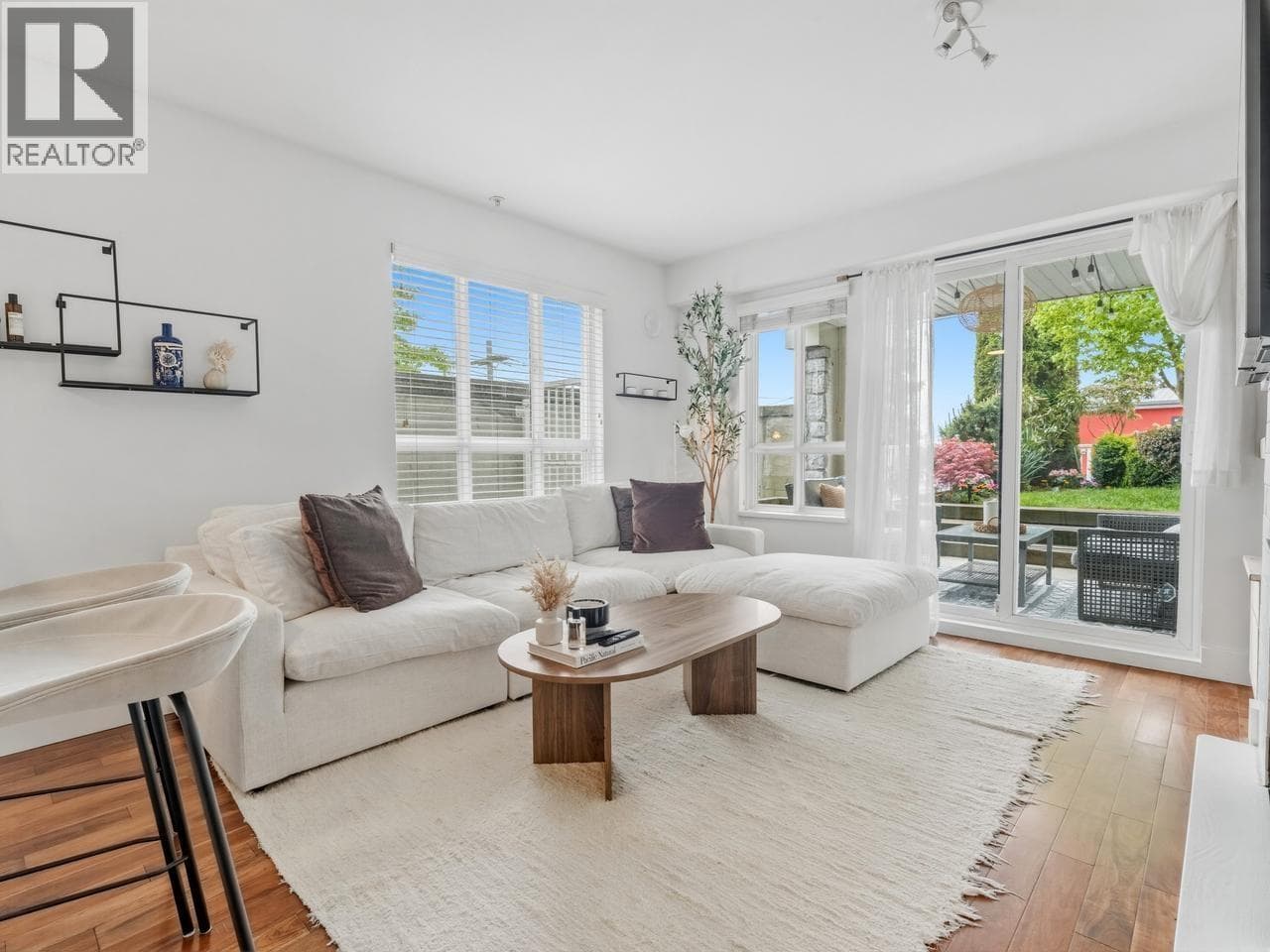 104 365 E 1ST STREET — photo 3