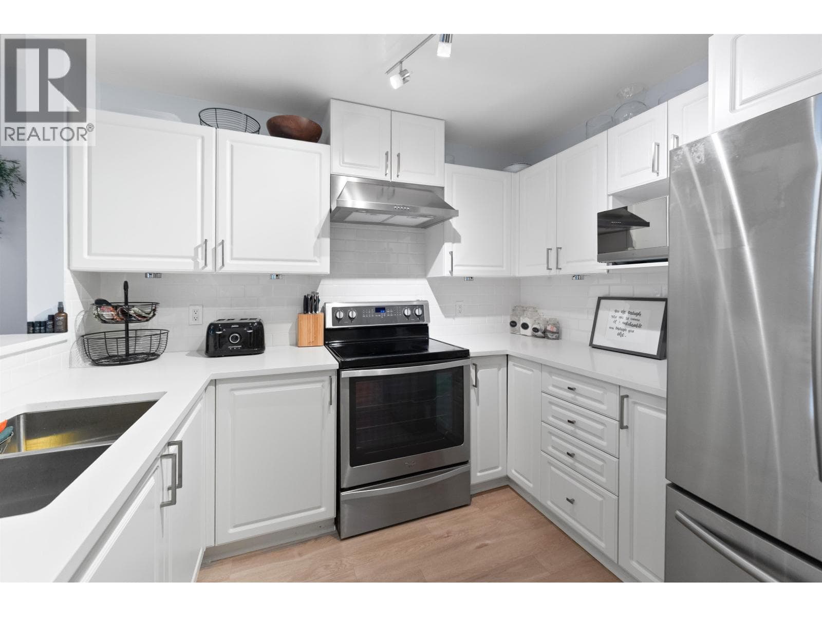 304 137 W 17TH STREET — photo 3