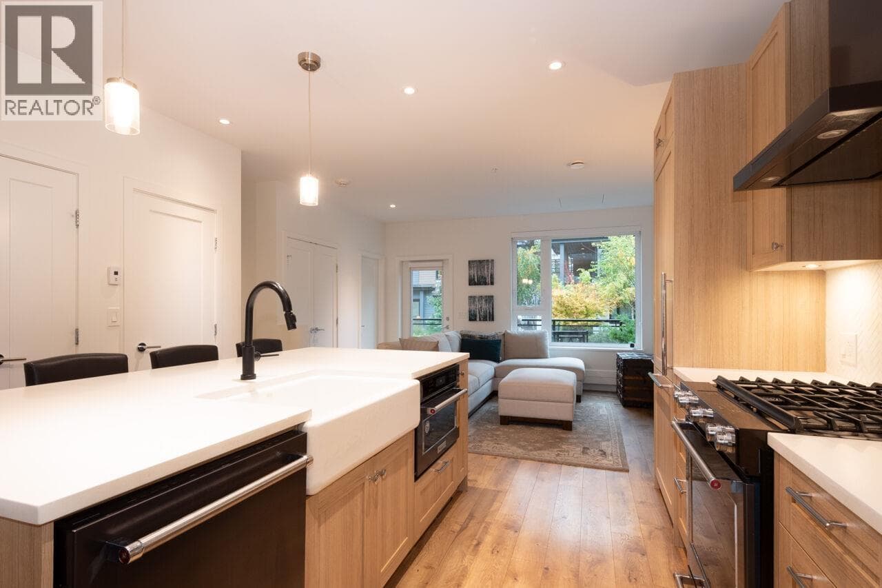 122 525 E 2ND STREET