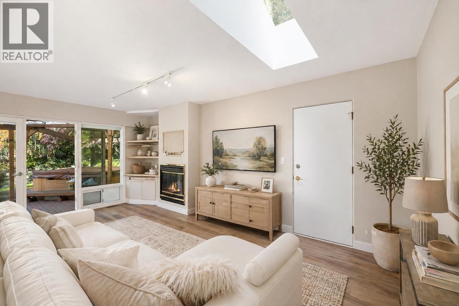 4110 BURKERIDGE PLACE — photo 3