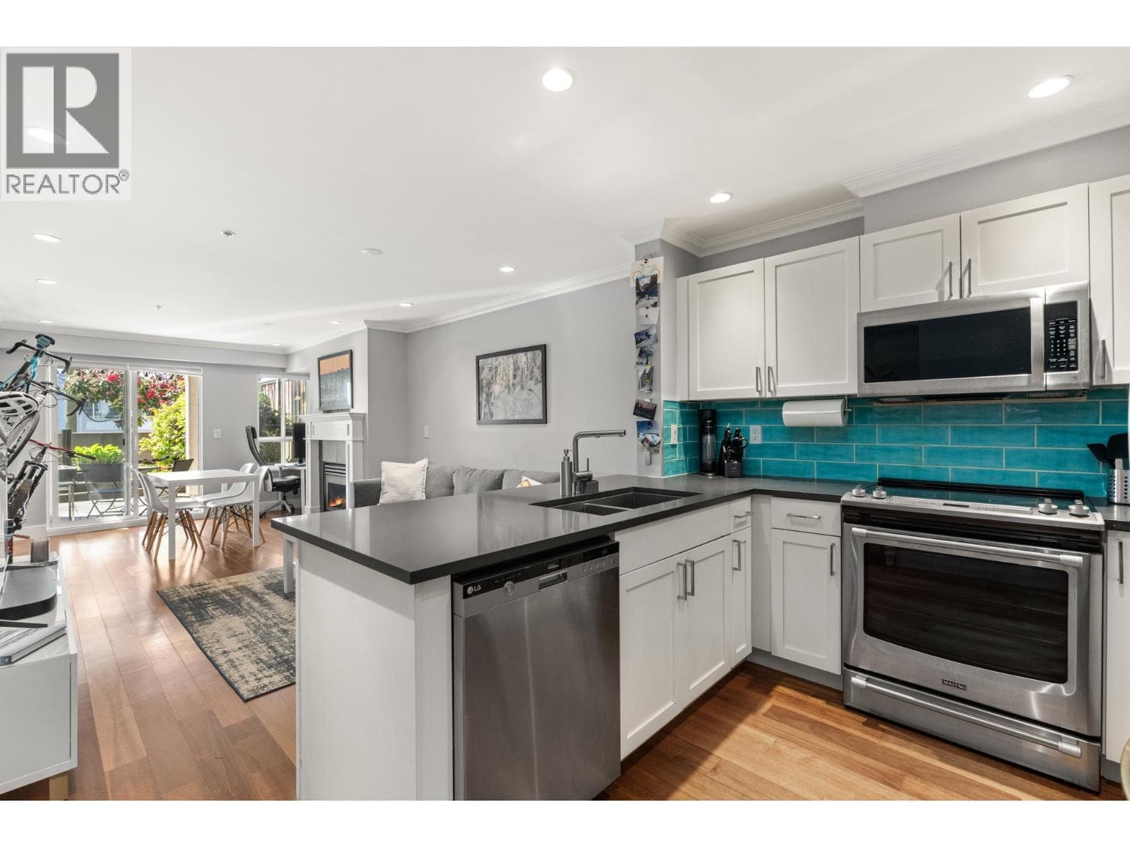 105 365 E 1ST STREET — photo 3