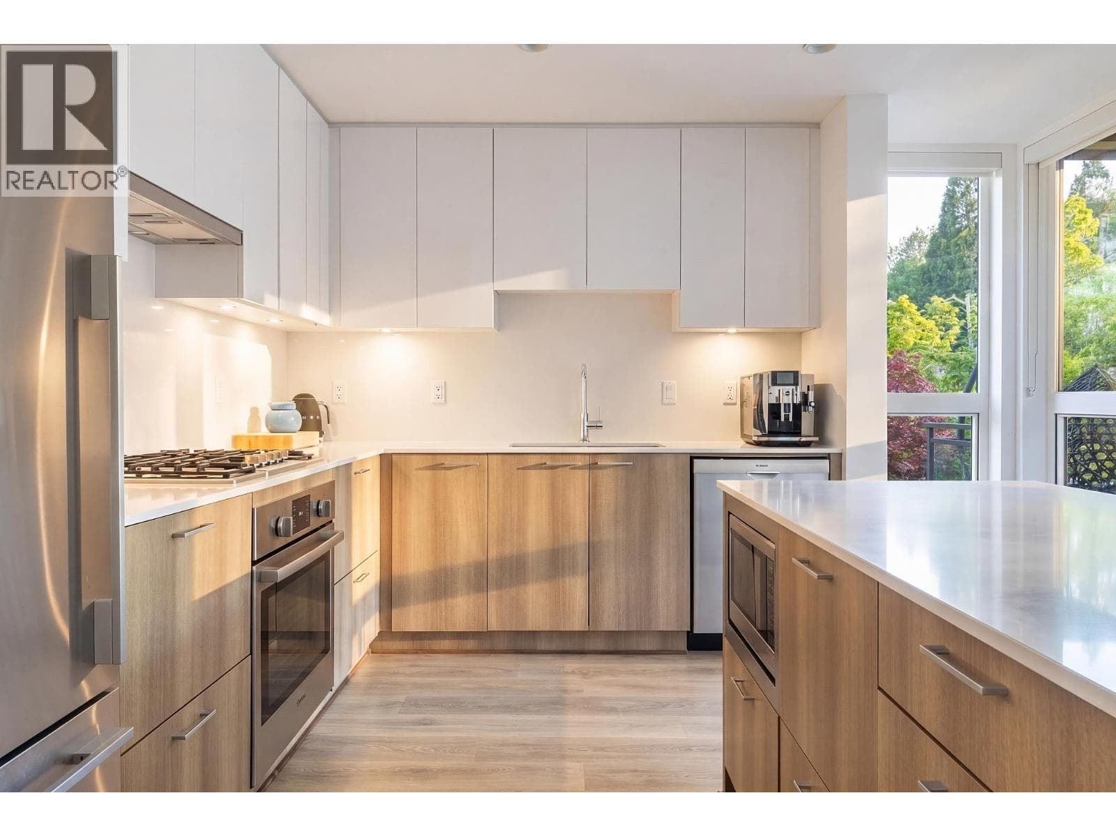 107 715 W 15TH STREET — photo 3