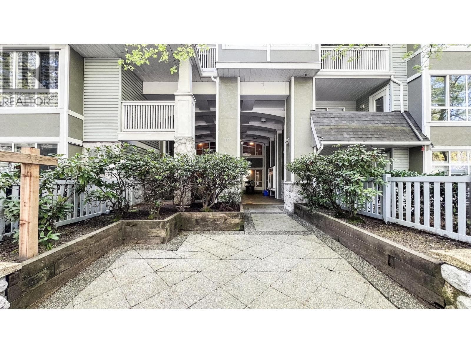 306 1111 LYNN VALLEY ROAD — photo 3