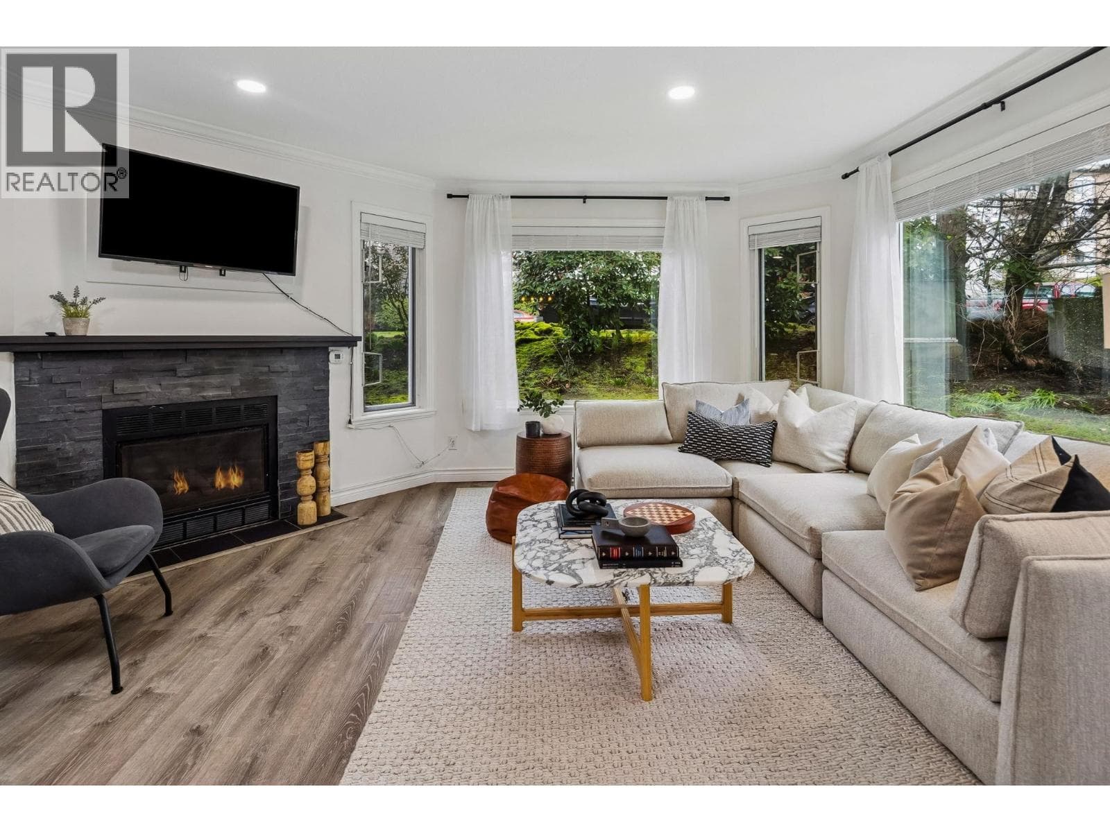 107 175 W 4TH STREET — photo 2