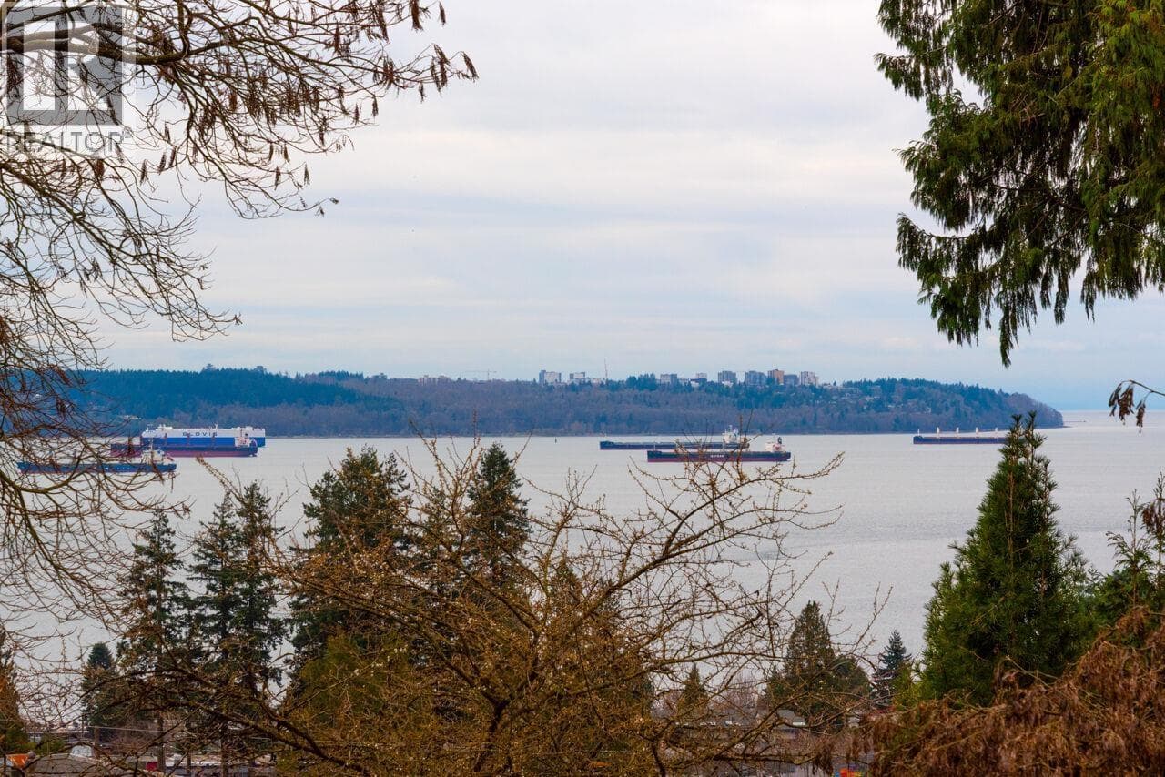 2338 OTTAWA AVENUE — photo 3