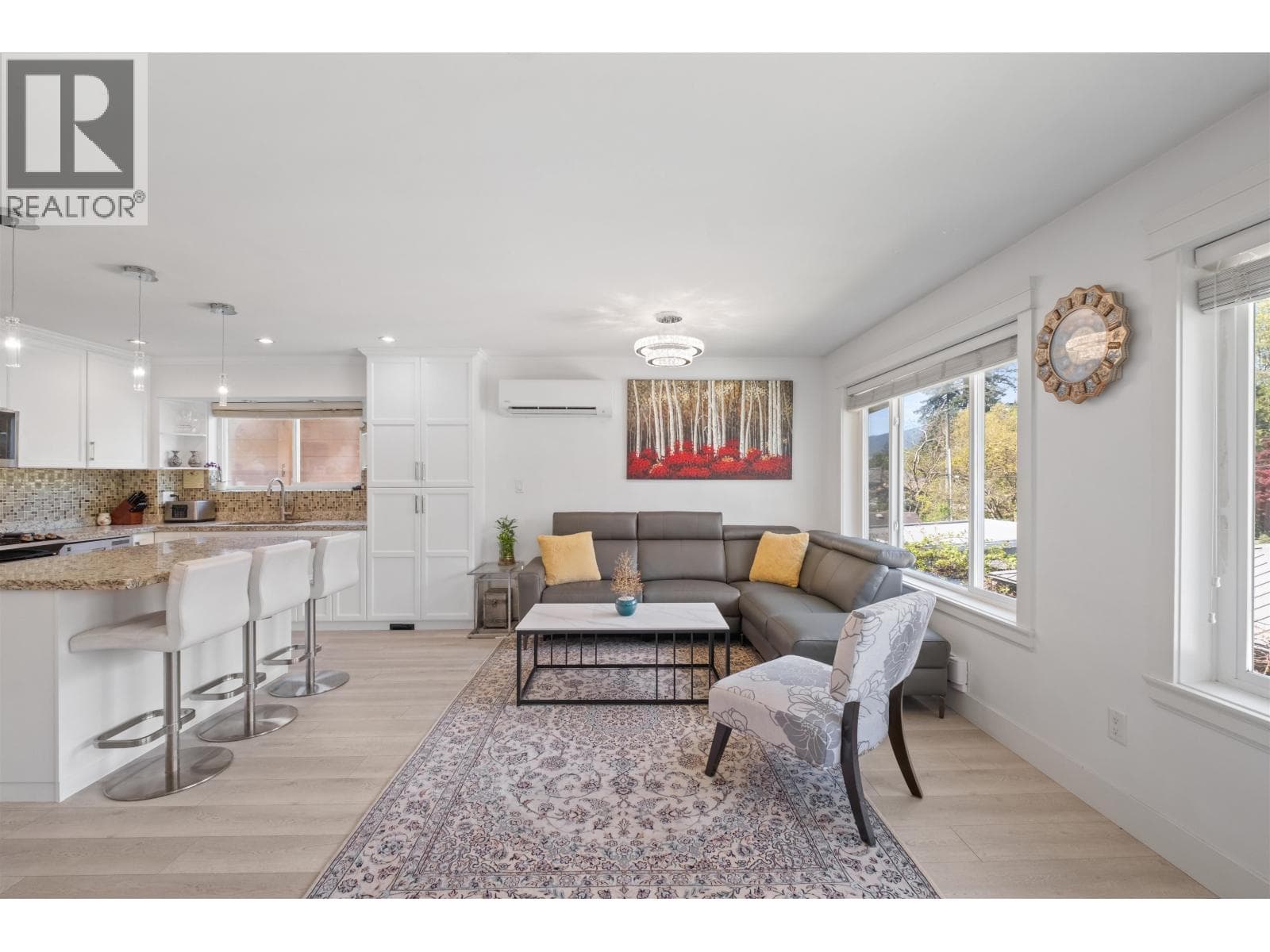 318 W 18TH STREET — photo 2