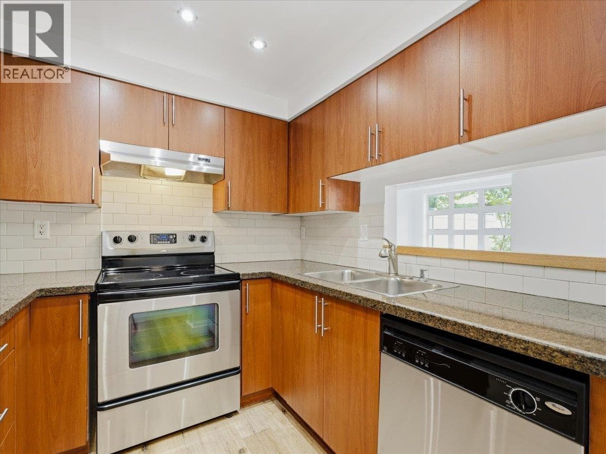 102 235 W 4TH STREET — photo 3