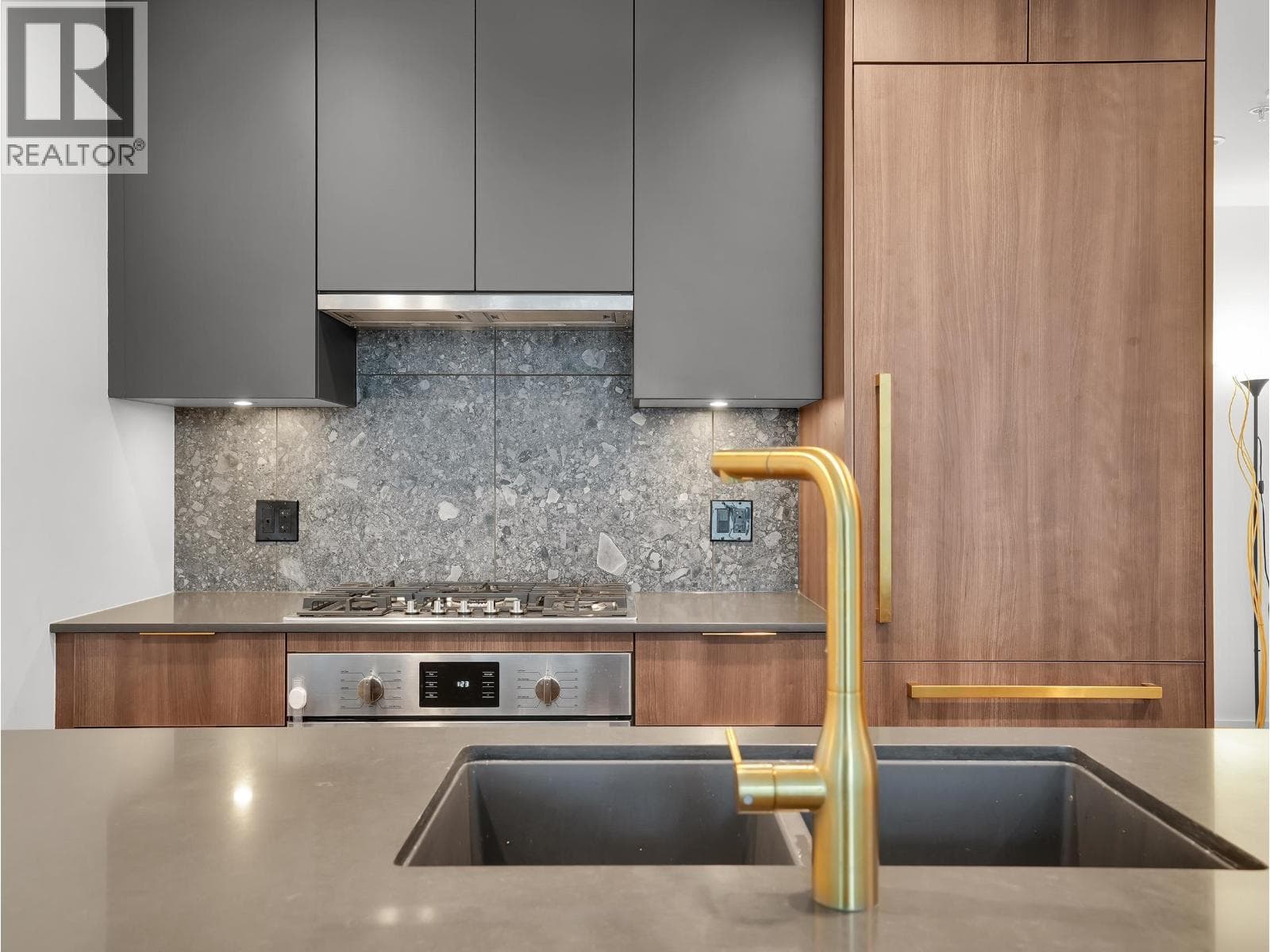 404 2375 EMERY COURT