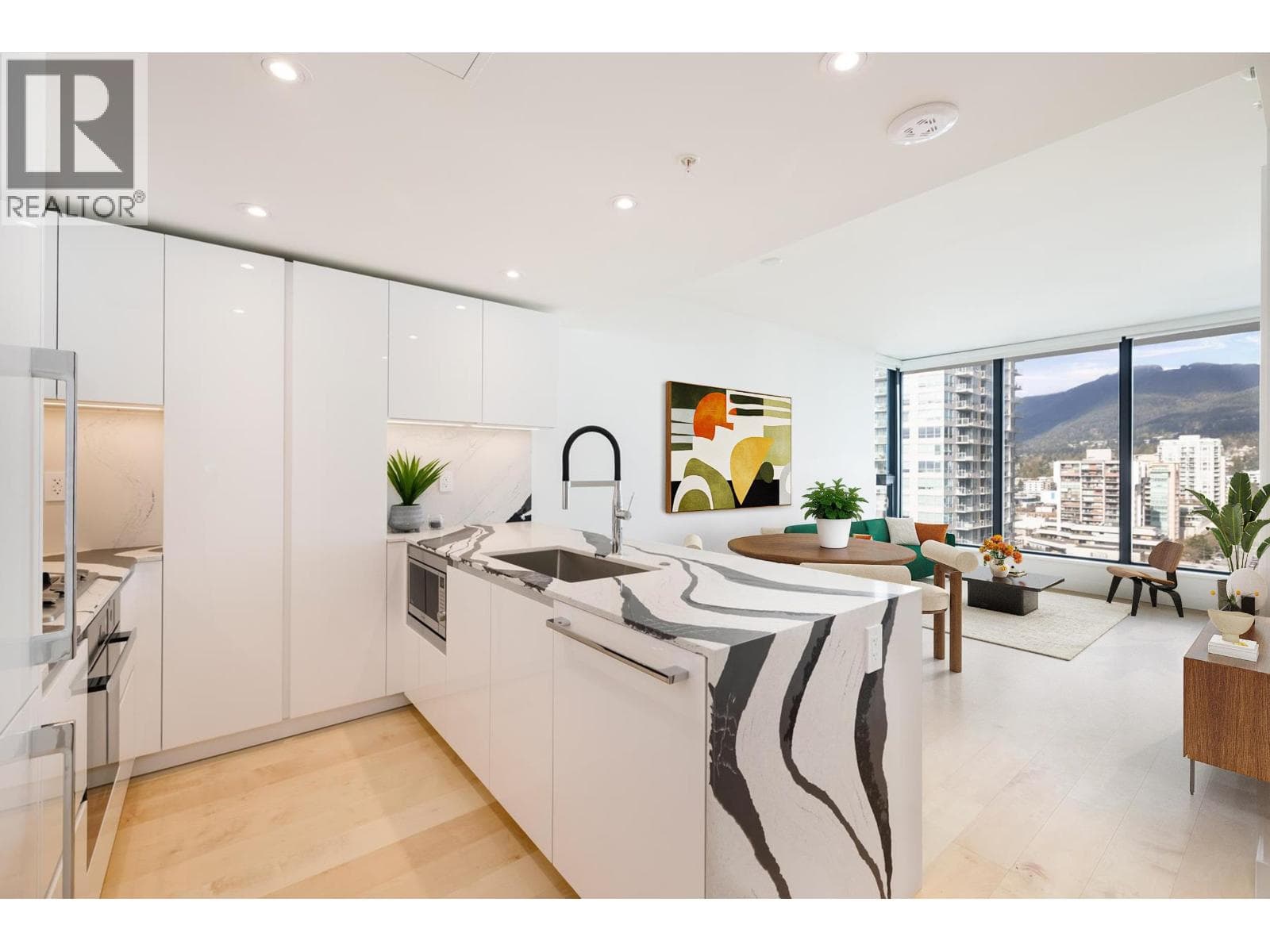 1307 135 E 13TH STREET — photo 2