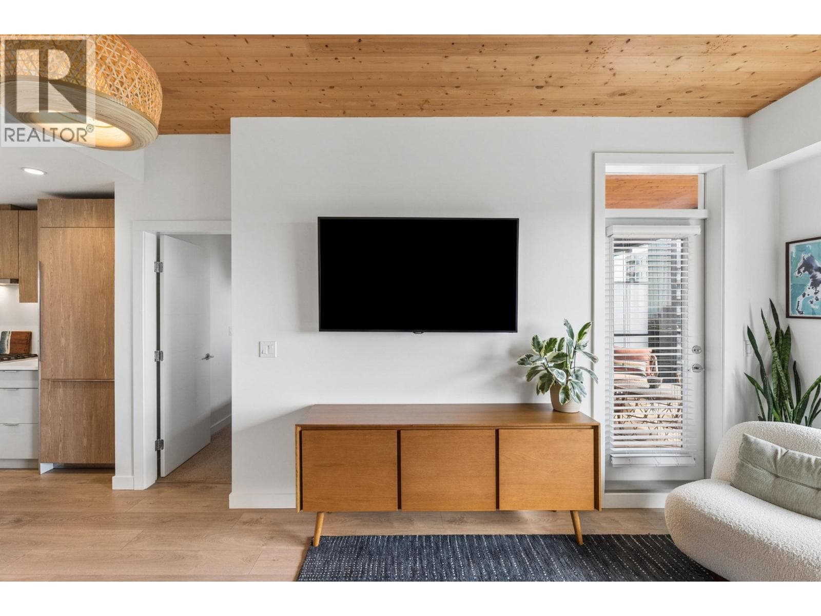 603 108 E 8TH STREET — photo 3