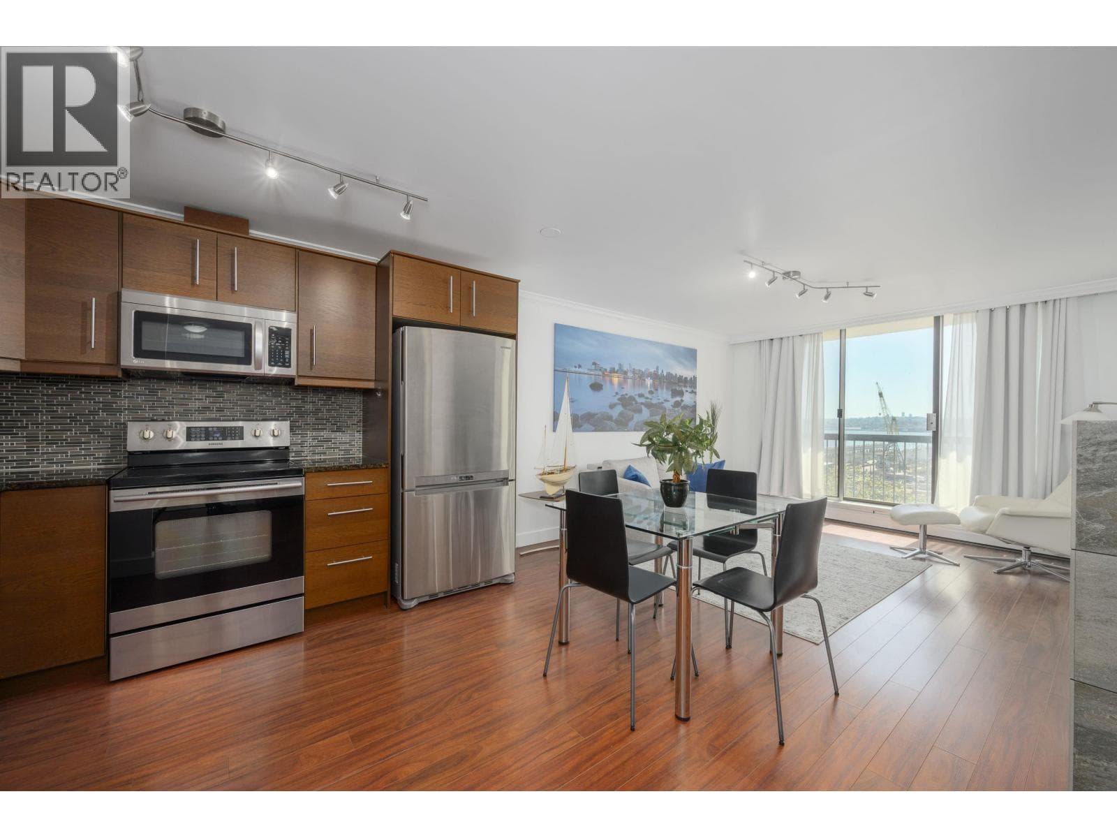 608 145 ST. GEORGES AVENUE — photo 2