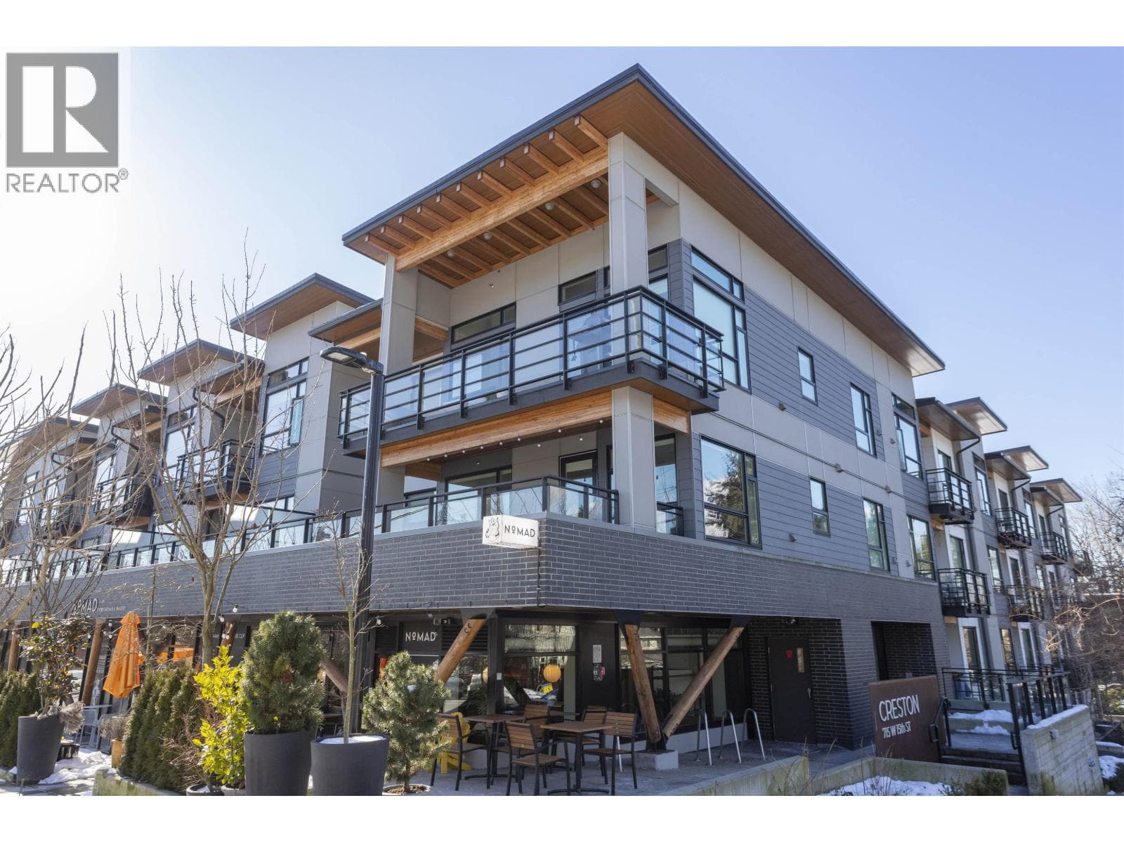 204 715 W 15TH STREET — photo 2