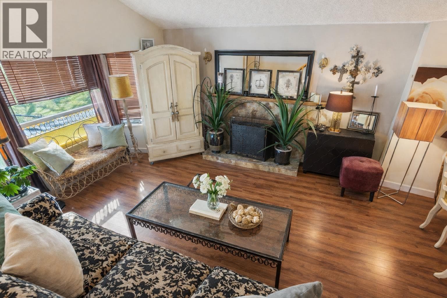 875 PORTEAU PLACE — photo 3