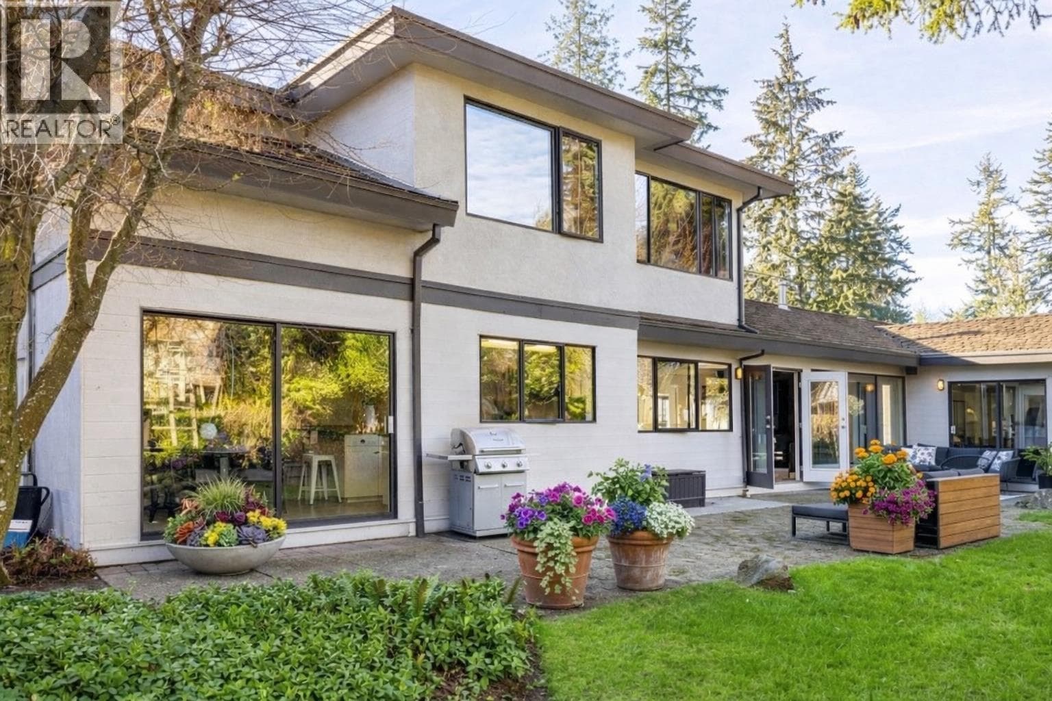 4198 SUNSET BOULEVARD