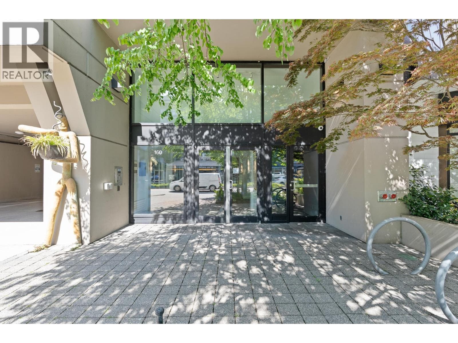 302 160 W 3RD STREET — photo 2