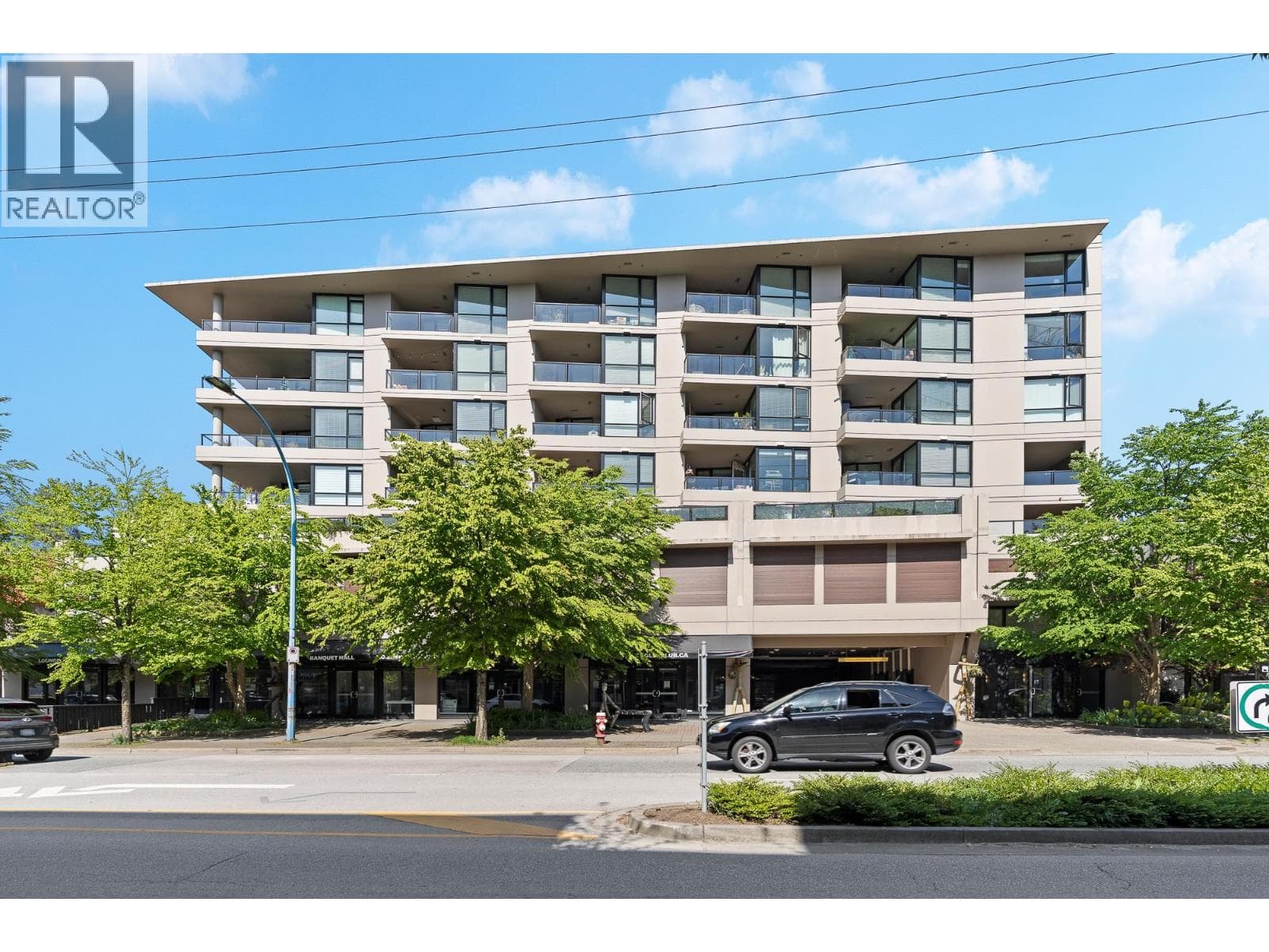 302 160 W 3RD STREET