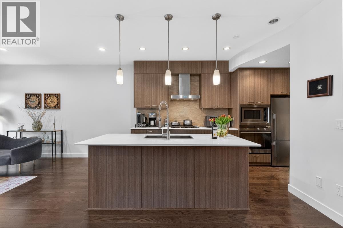 621 14TH STREET STREET — photo 2