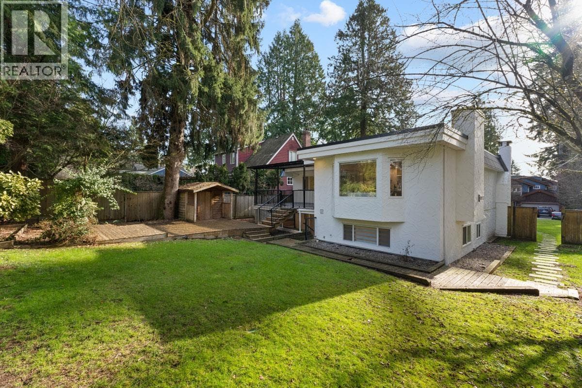 2518 SWINBURNE AVENUE