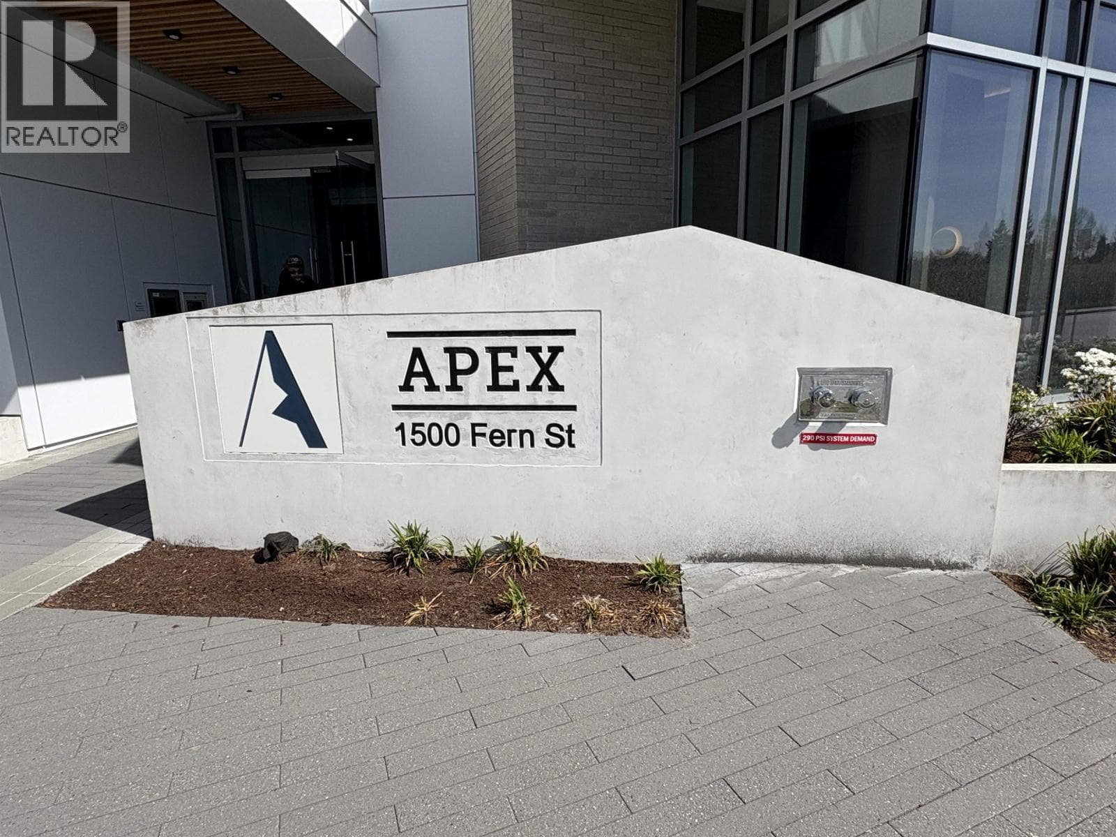 304 1500 FERN STREET — photo 2
